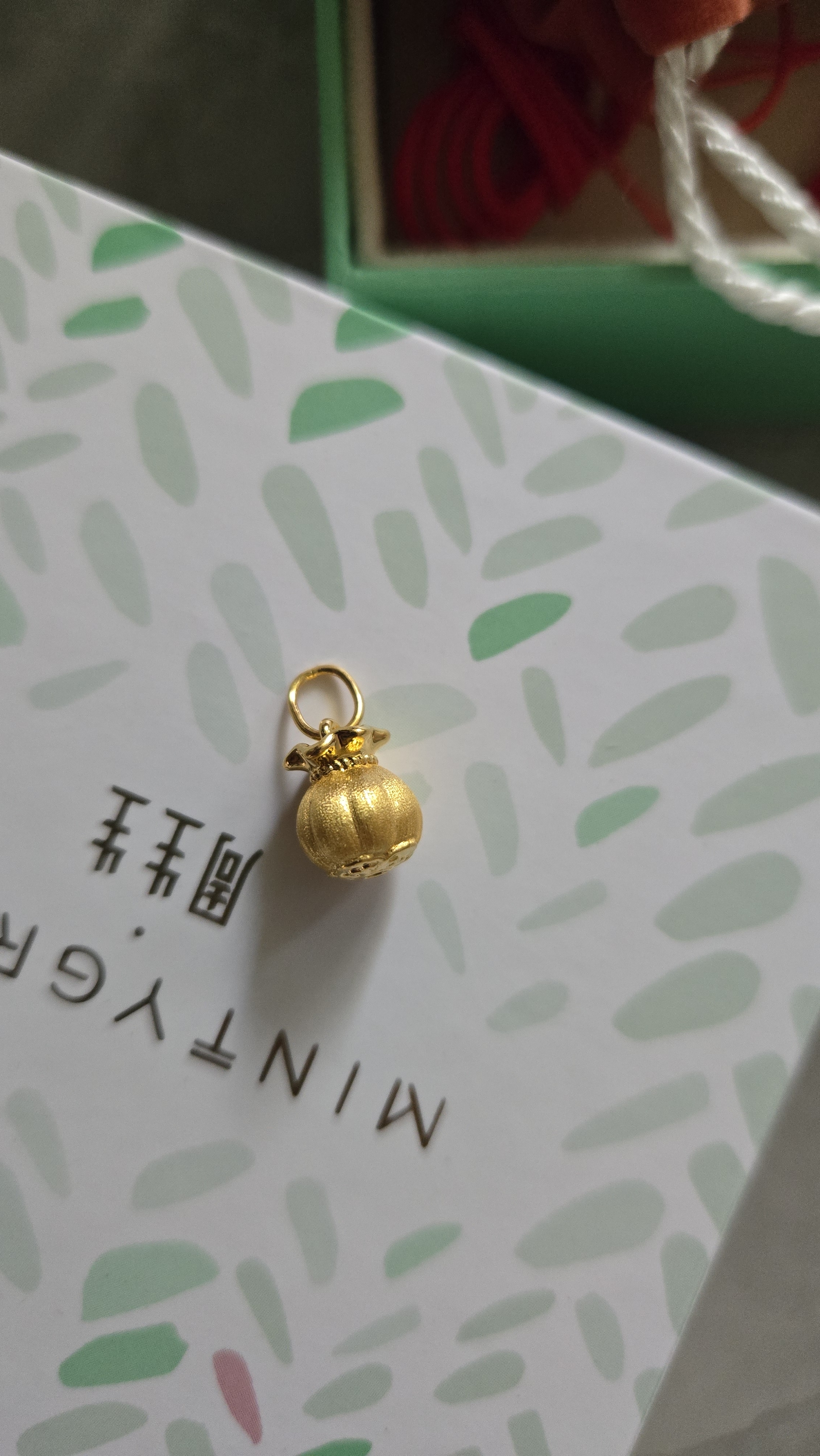 周生生南瓜纹小钱袋黄金吊坠 足金挂坠金坠子 96155P计价 0.66克(含工费240元) 实拍图