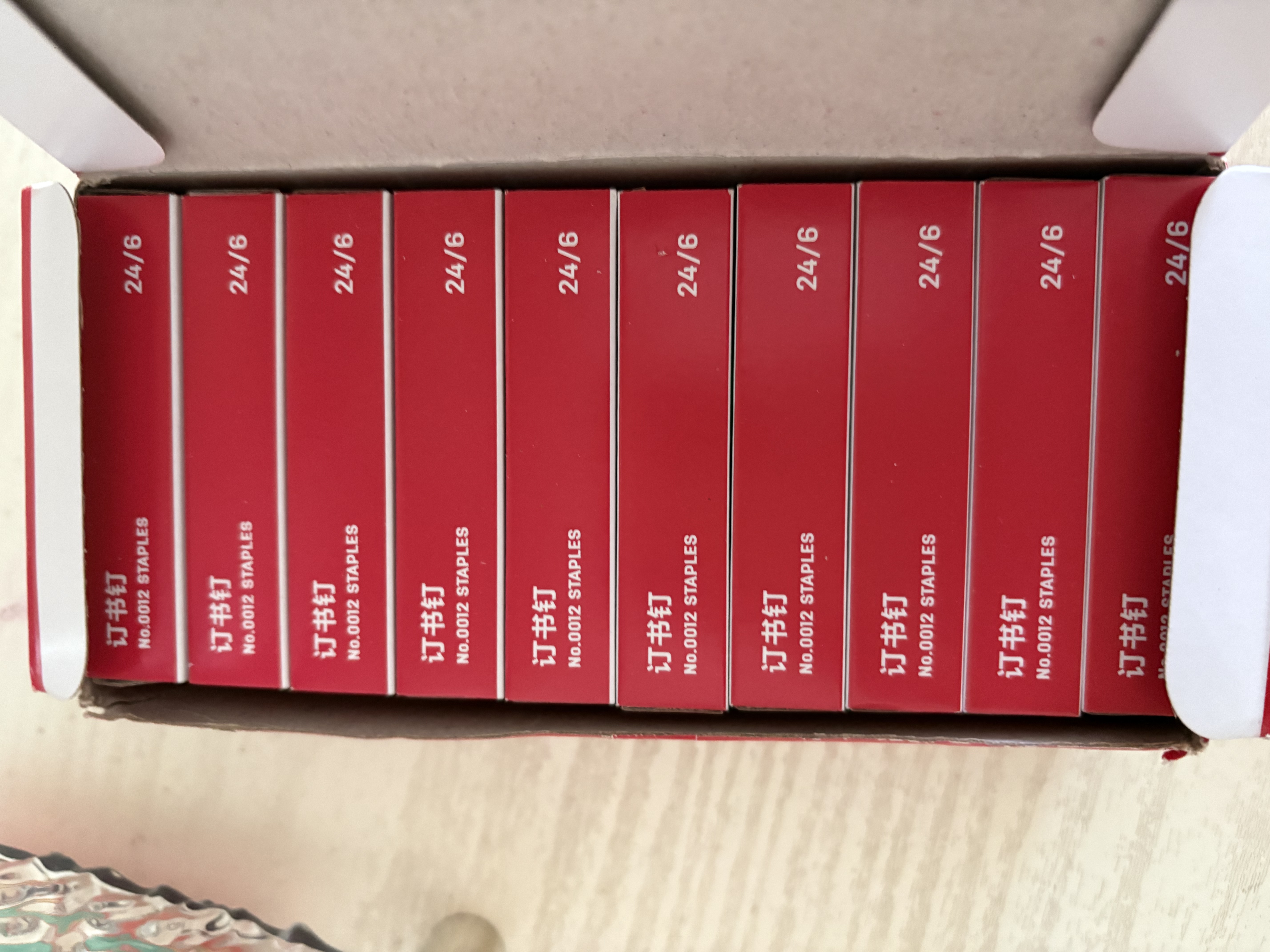 得力(deli)12号学生办公订书机 马卡龙色 适配24/6或26/6订书钉 白色 TA301-A 实拍图