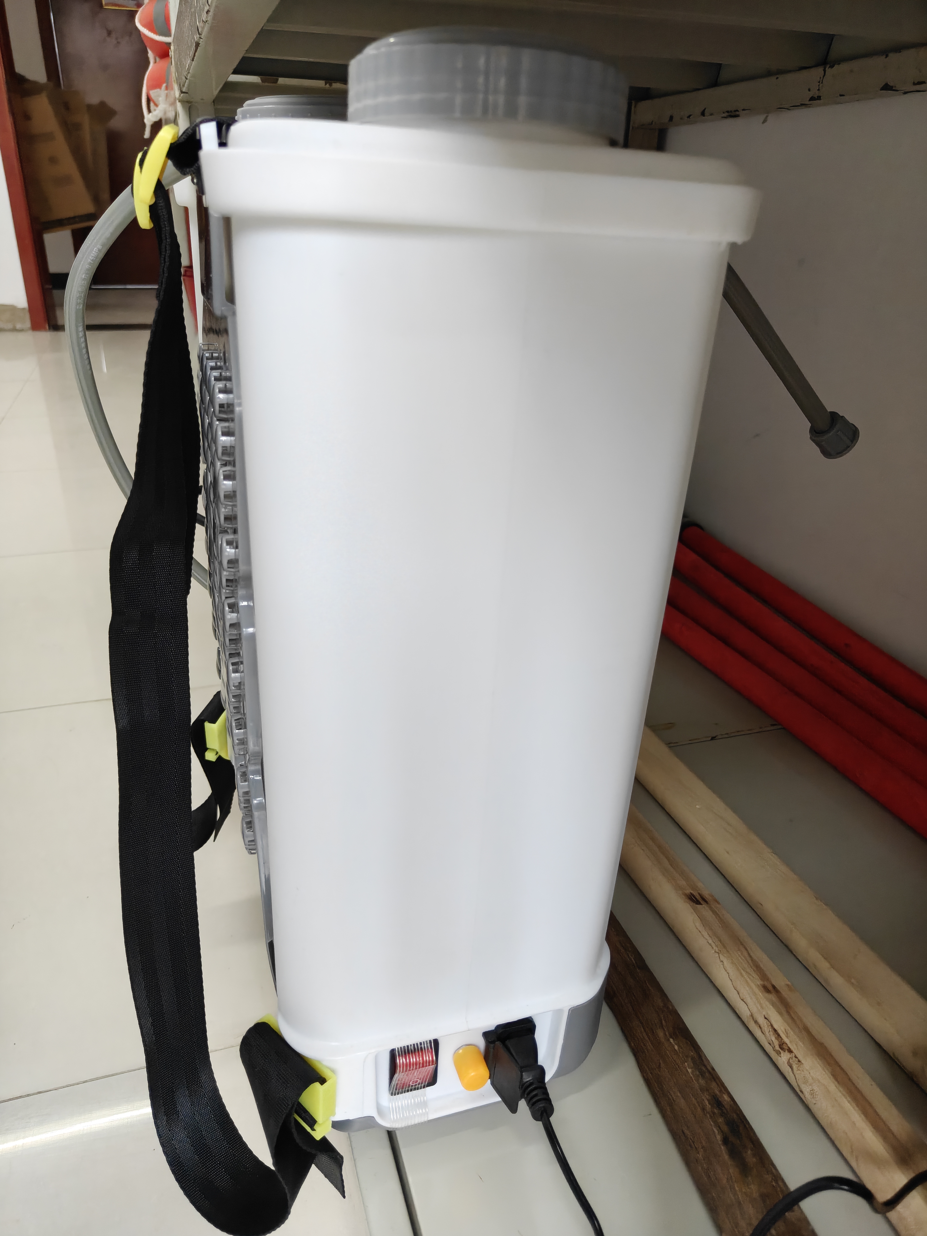 农宝电动喷雾器农用电动打药机高压消毒浇花农药喷洒器喷水喷壶 白色 实拍图