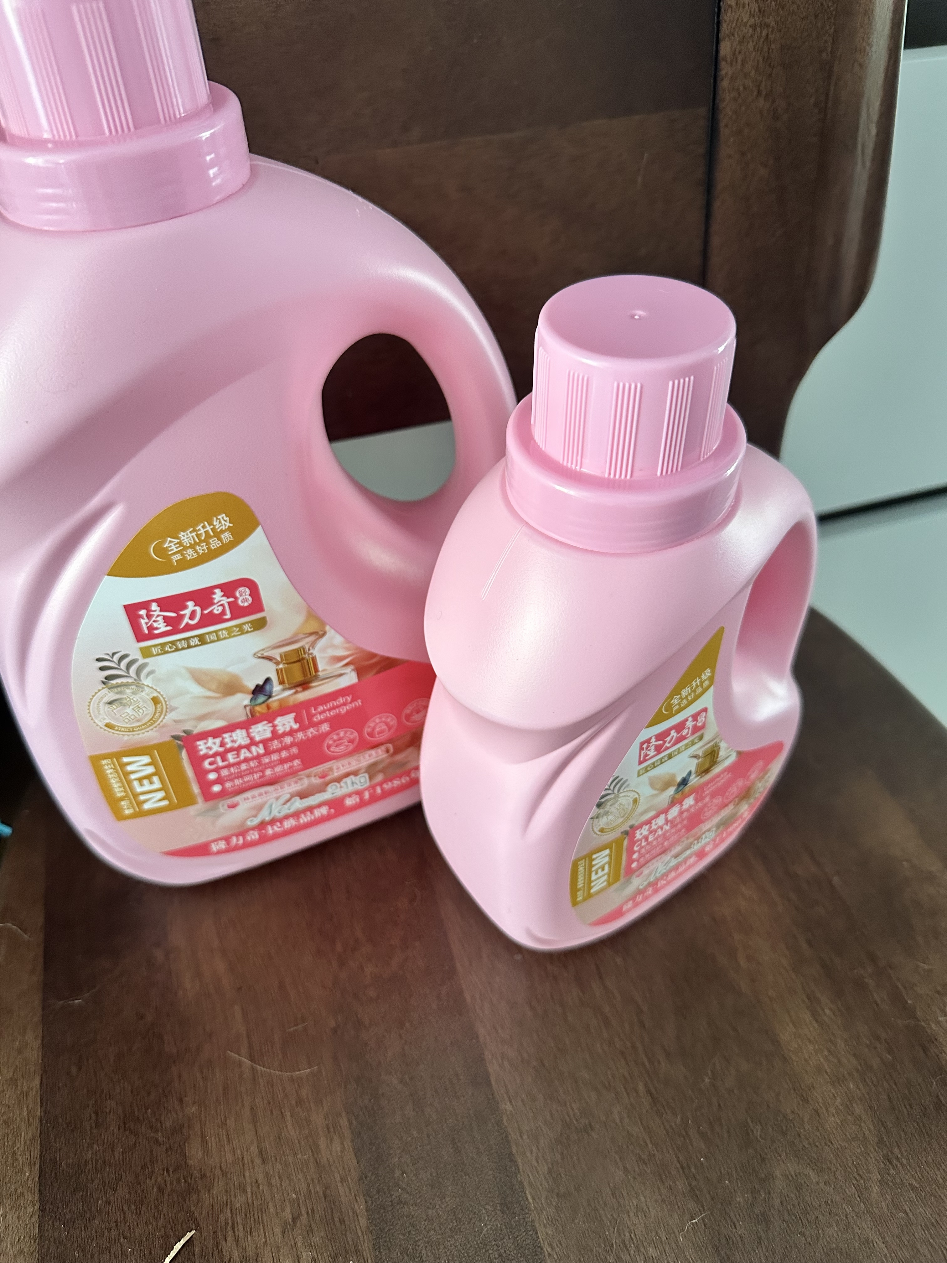 隆力奇玫瑰香氛洗衣液持久留香深层去污亲肤护衣机洗手洗2.1kg 实拍图
