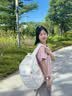 viney书包小学生初中高中大学生背包女大容量旅行双背包户外出游旅行包 白色+可爱挂件 简约轻便高颜值休闲减负电脑包 实拍图