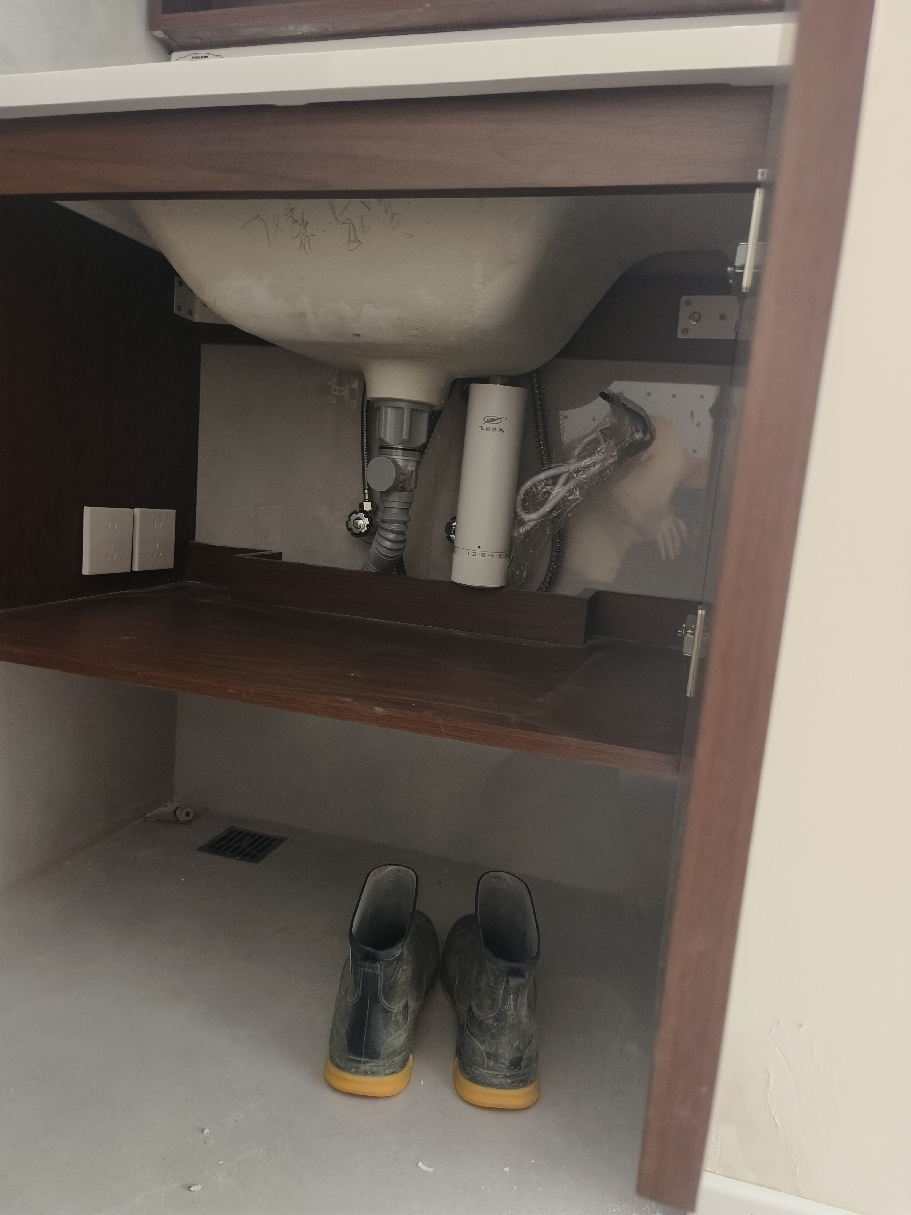 飞羽即热式小厨宝热水器智能恒温小厨宝小型家用厨房电热水器台下迷你速热免储水热水宝 3400W 磨砂白 实拍图