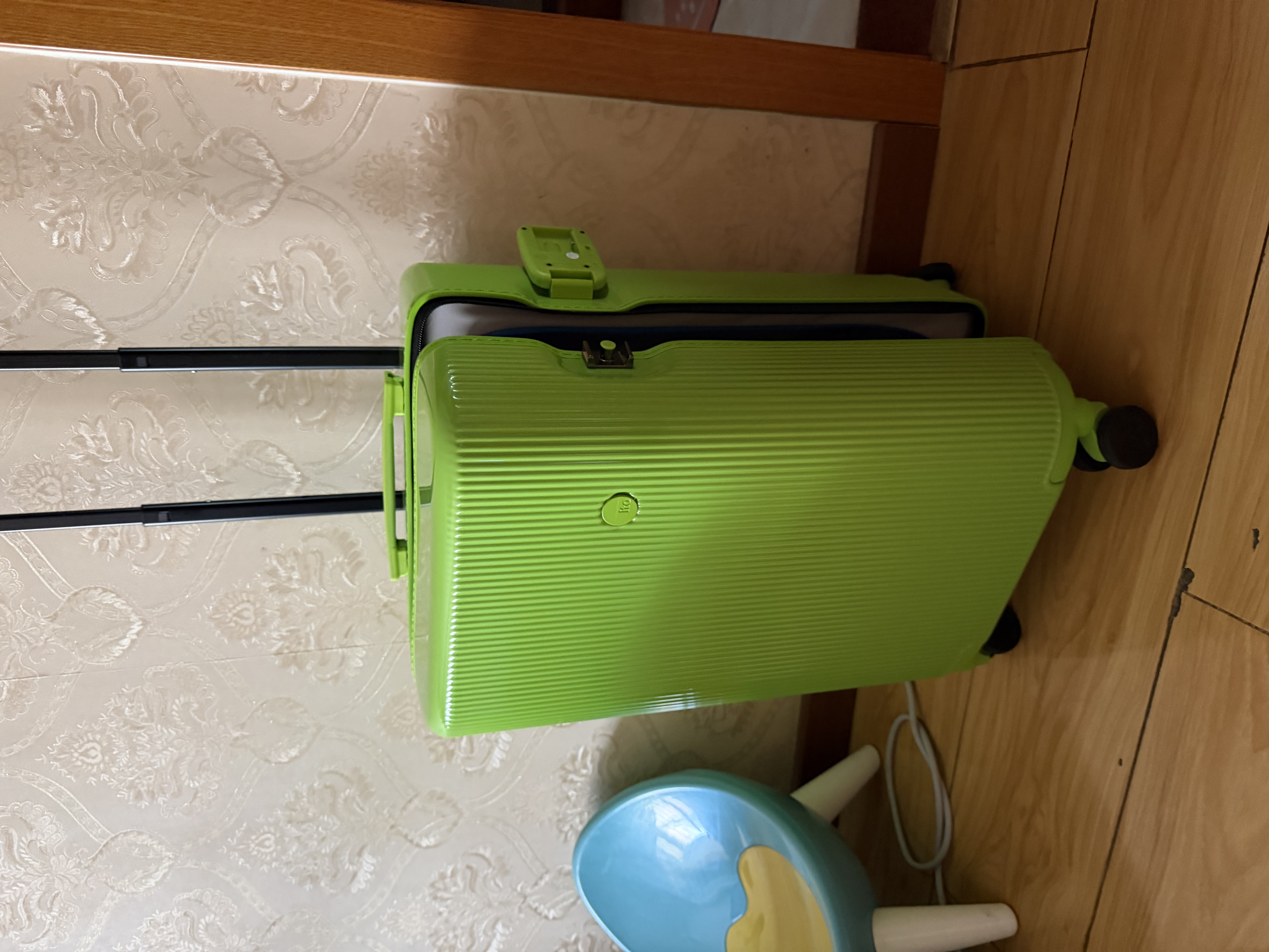 ITO「卢昱晓同款」PISTACHIO 2 TRUNK 冷血绿20英寸登机行李箱拉杆箱 实拍图