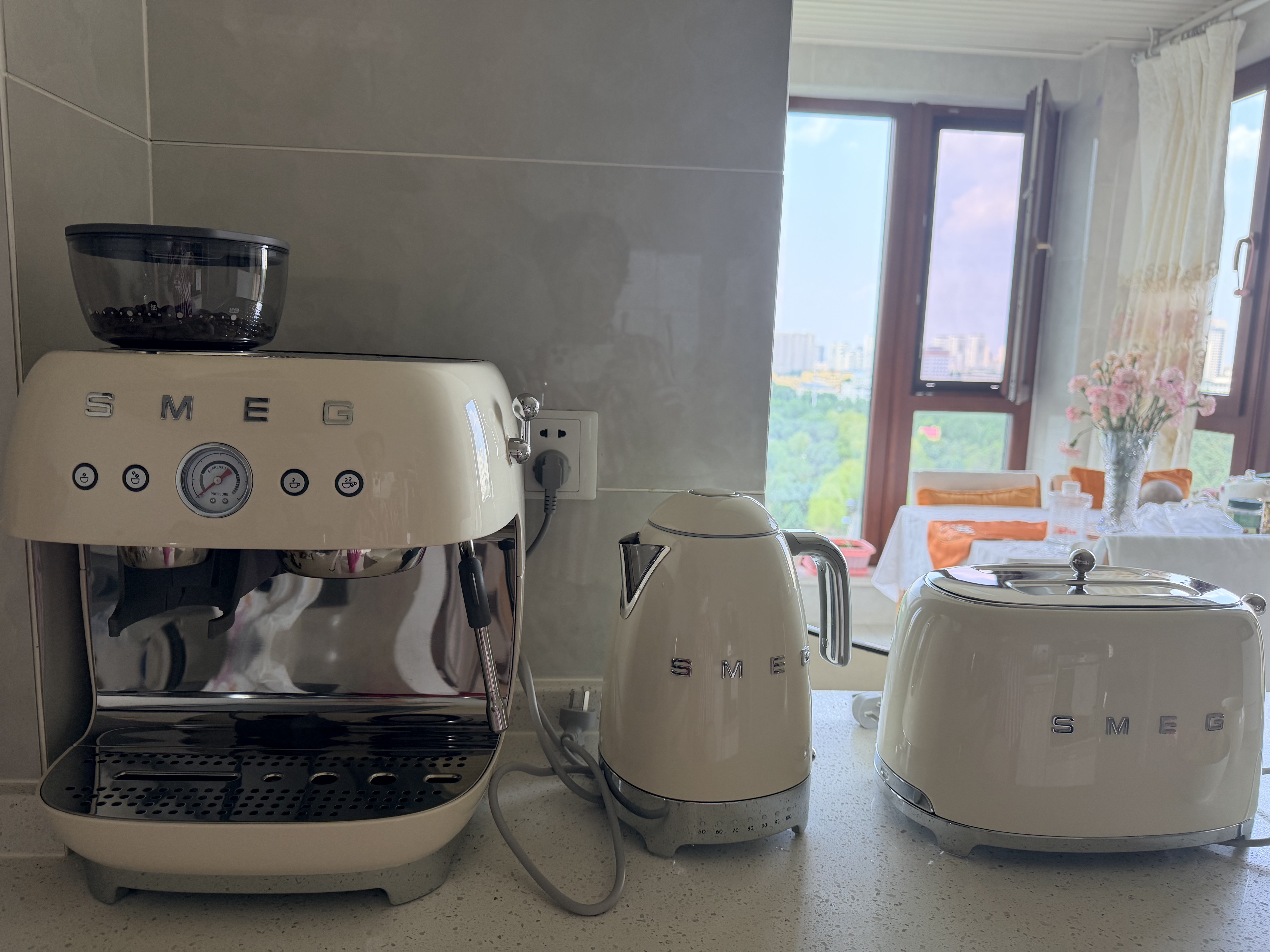SMEG/斯麦格复古电热水壶KLF04烧水养生壶大容量家用不锈钢恒温泡茶咖啡自动断电保温生日乔迁新婚礼物 1.7L 奶白色 实拍图