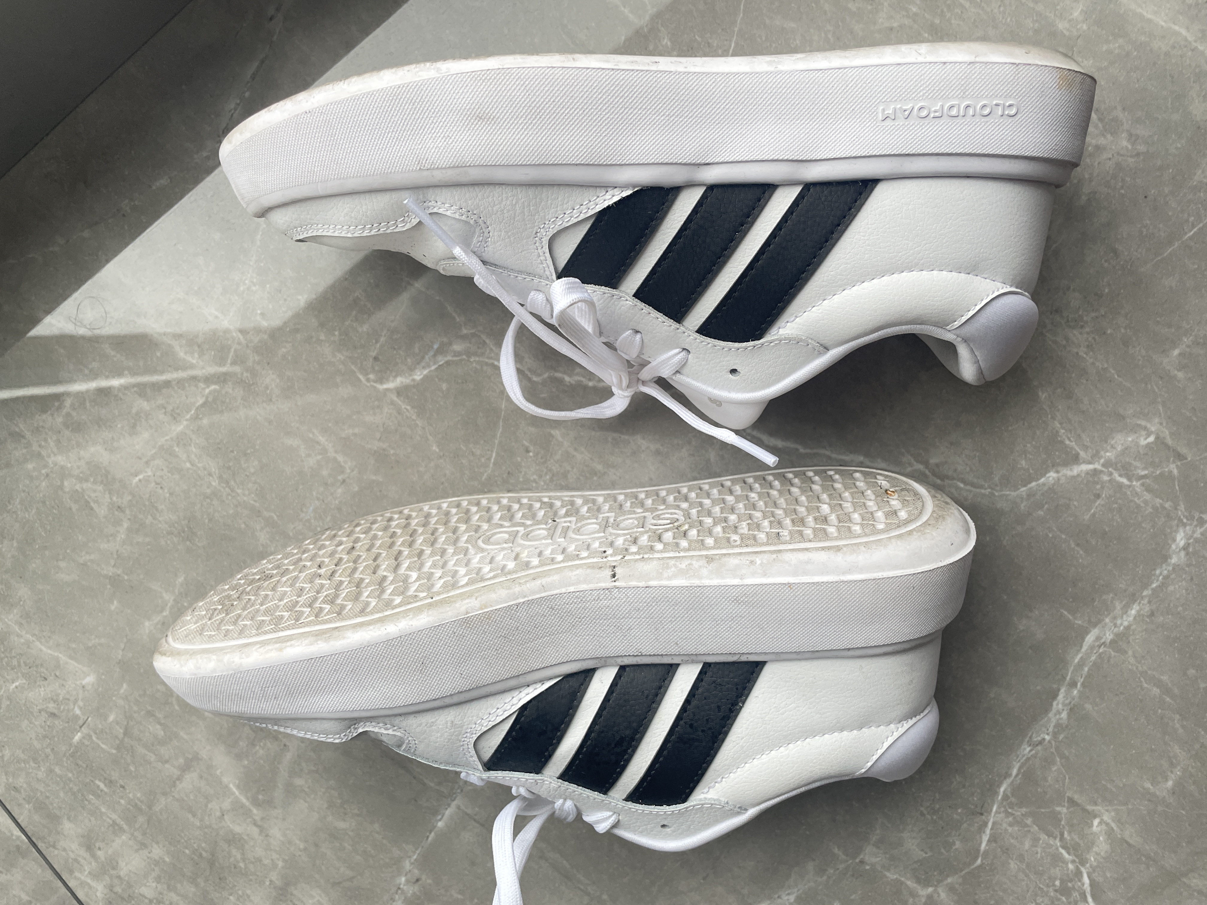 阿迪达斯（adidas）板鞋男鞋 2026秋季新款运动鞋低帮透气休闲鞋耐磨轻便小白鞋 经典小白鞋/透气/时尚 40.5 （内长250mm） 实拍图