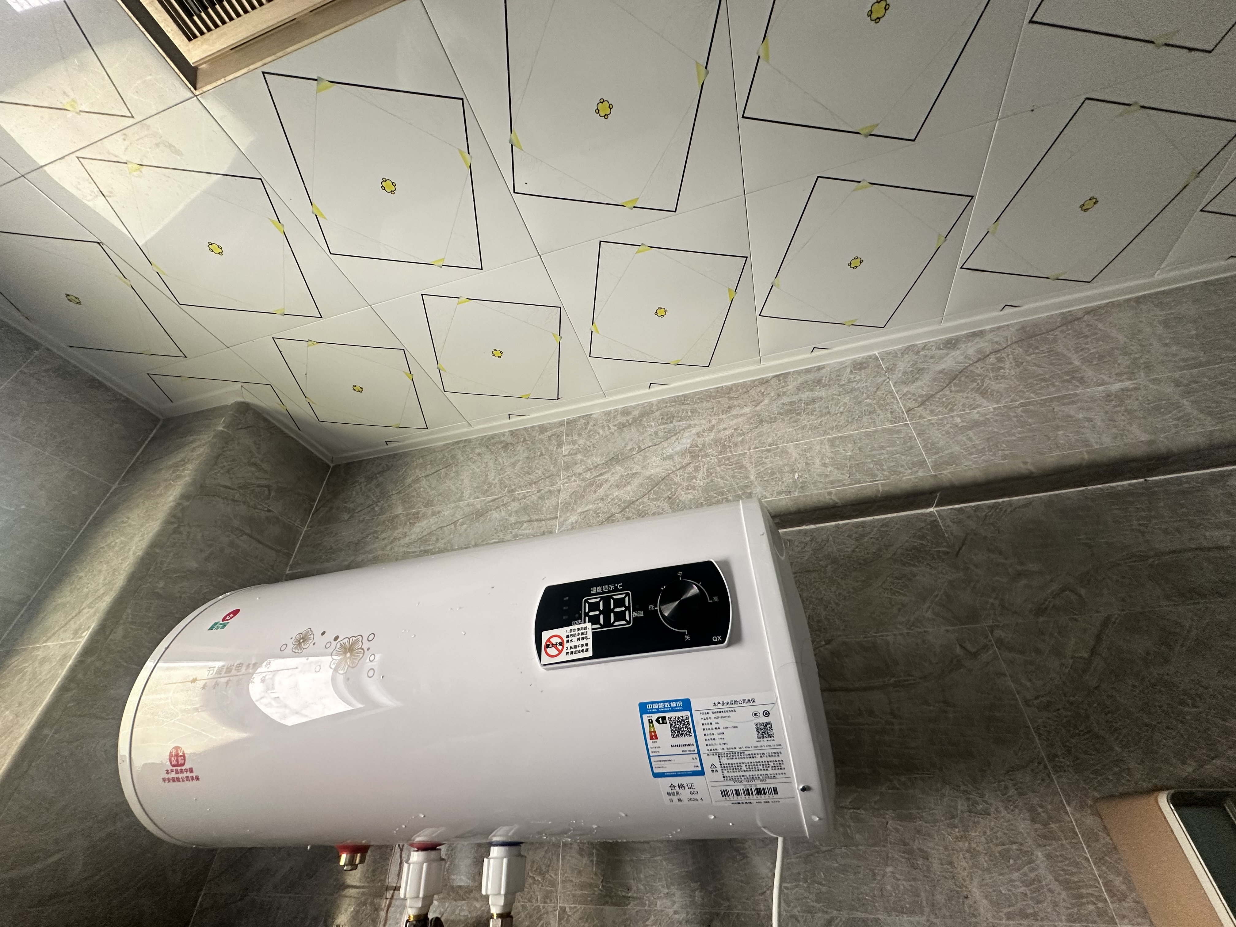 樱花雪白色家用热水器电热水器出租房卫生间洗澡沐浴储水式速热省电40升/50/60/80/100圆桶二级能效 60升高配+三重防电+指导安装 实拍图