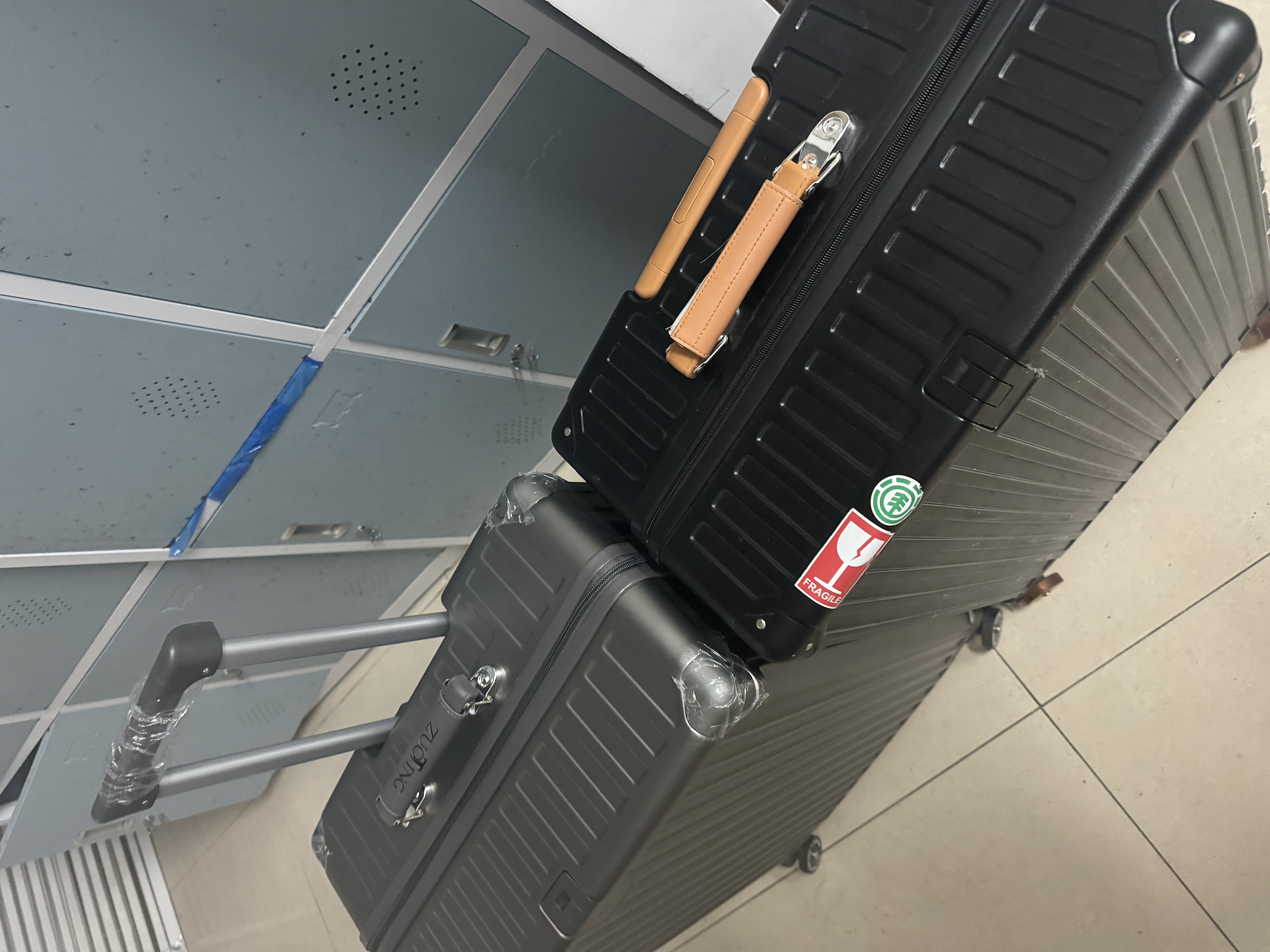 左汀行李箱男抗摔拉杆箱28英寸多功能旅行箱女学生大容量密码箱铁灰色 实拍图