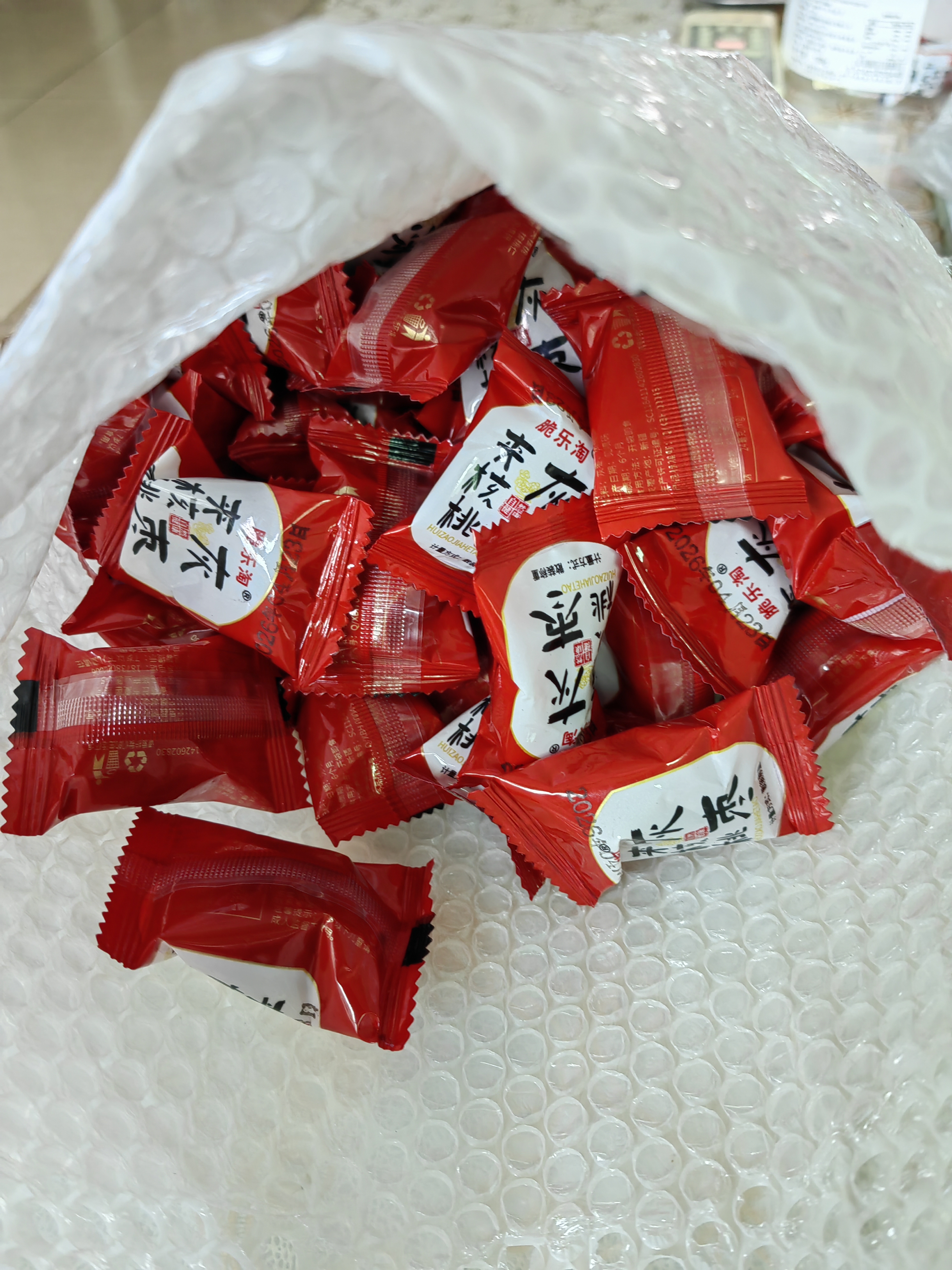 舸渡新疆特产红枣夹核桃仁500g包邮超大和田大枣夹纸皮核桃抱抱果零食 【A+级大果100包】买50包送50包 实拍图