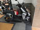 雅迪冠能白鲨二代 新国标电动自行车 长续航智能通勤代步车【门店自提】 到店选颜色 实拍图
