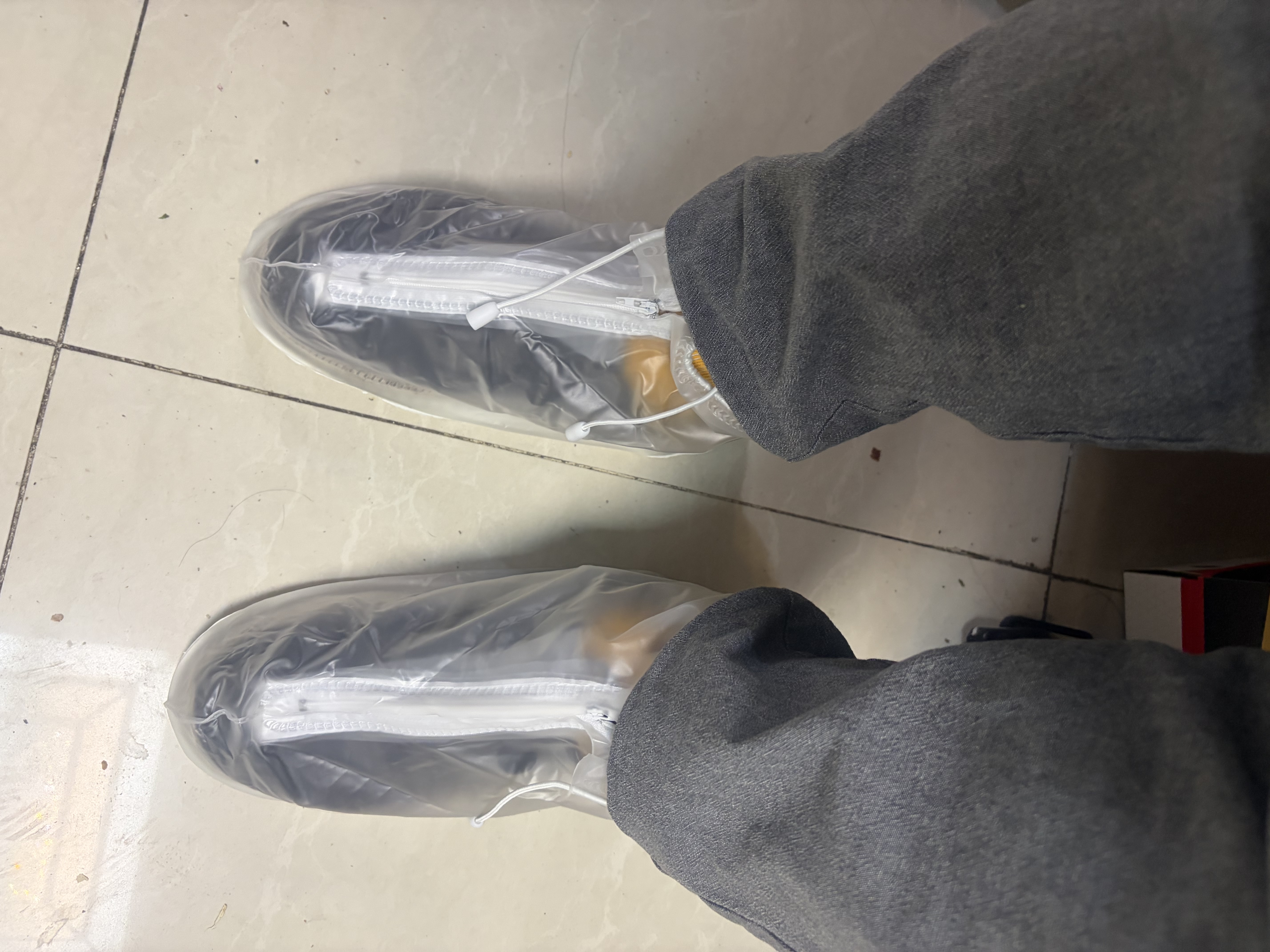 诺兰森迪雨鞋套男女士加厚耐磨防水防滑便携雨靴套成人白色 41-42 实拍图