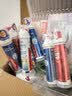 高露洁（Colgate）欧洲进口耀白去渍+防蛀直立按压泵式牙膏230ml去黄美白京东自营 实拍图
