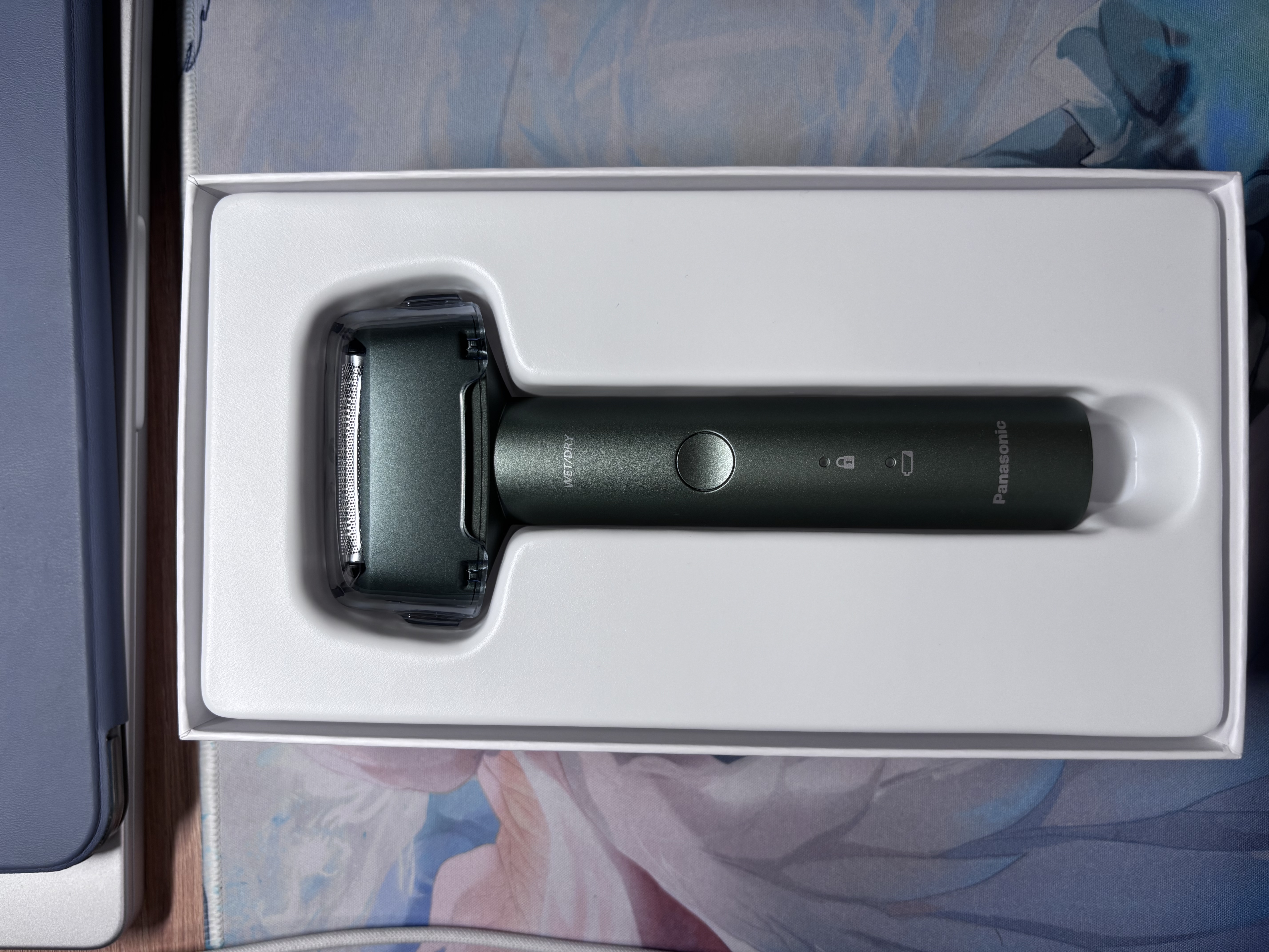 松下（Panasonic）剃须刀青春小锤子三刀头电动刮胡刀便携式全身水洗日本刮胡须刀生日礼物送男友送老公 复古绿RM31-G（浮动三刀头+全身水洗） 实拍图