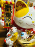 吉猫堂招财猫摆件开业大号自动摇手店铺前台家居客厅装饰发财猫送礼礼品 32CM高【我为财运举大旗】当次日达 【礼盒+坐垫+围脖】电池插电两用 实拍图
