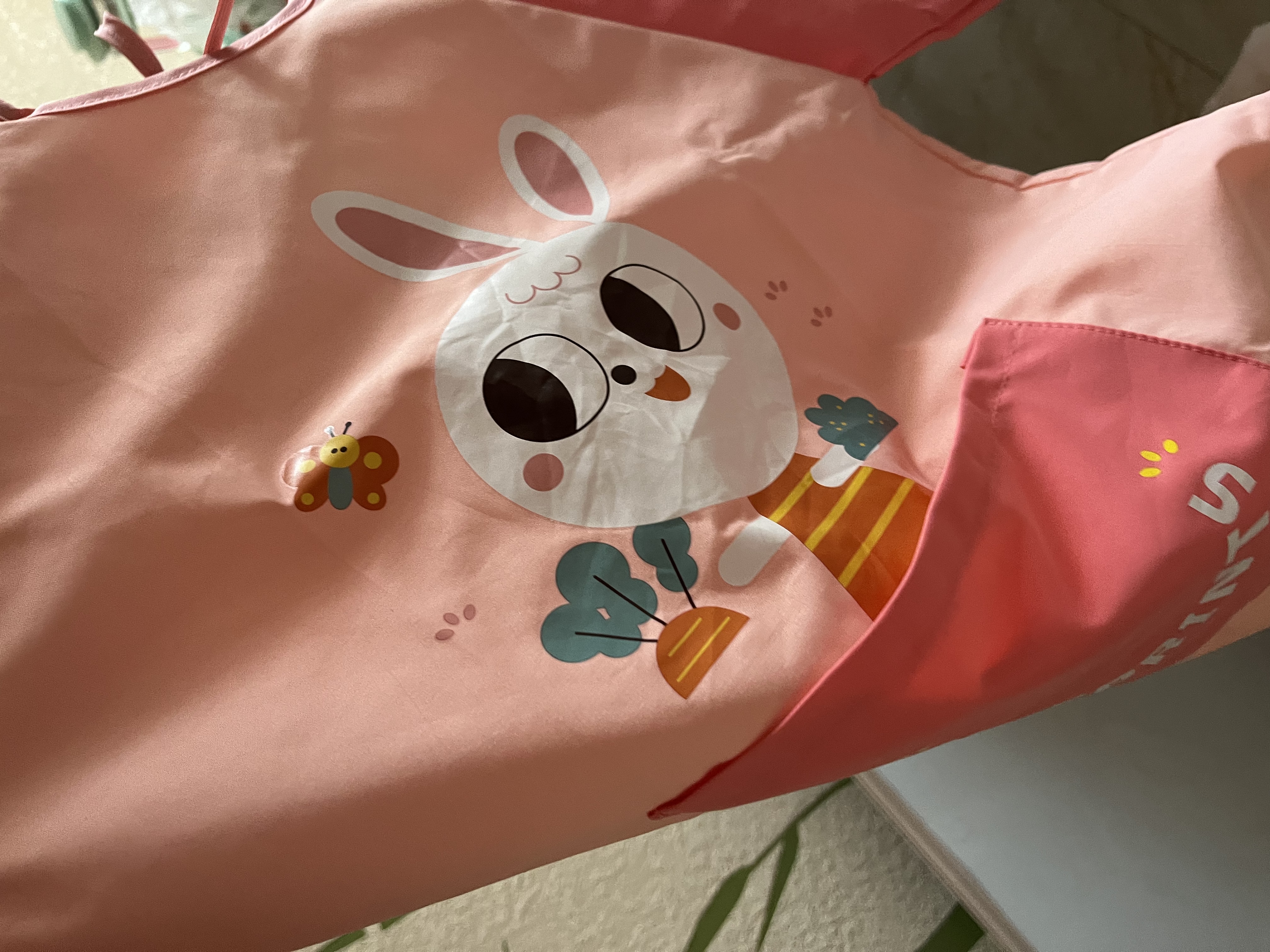 贝瑞加（Babyprints）儿童罩衣幼儿园宝宝美术围裙吃饭兜绘画反穿衣长袖防溅衣 兔宝贝 实拍图