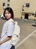 viney书包小学生初中高中大学生背包女大容量旅行双背包户外出游旅行包 白色+可爱挂件 简约轻便高颜值休闲减负电脑包 实拍图