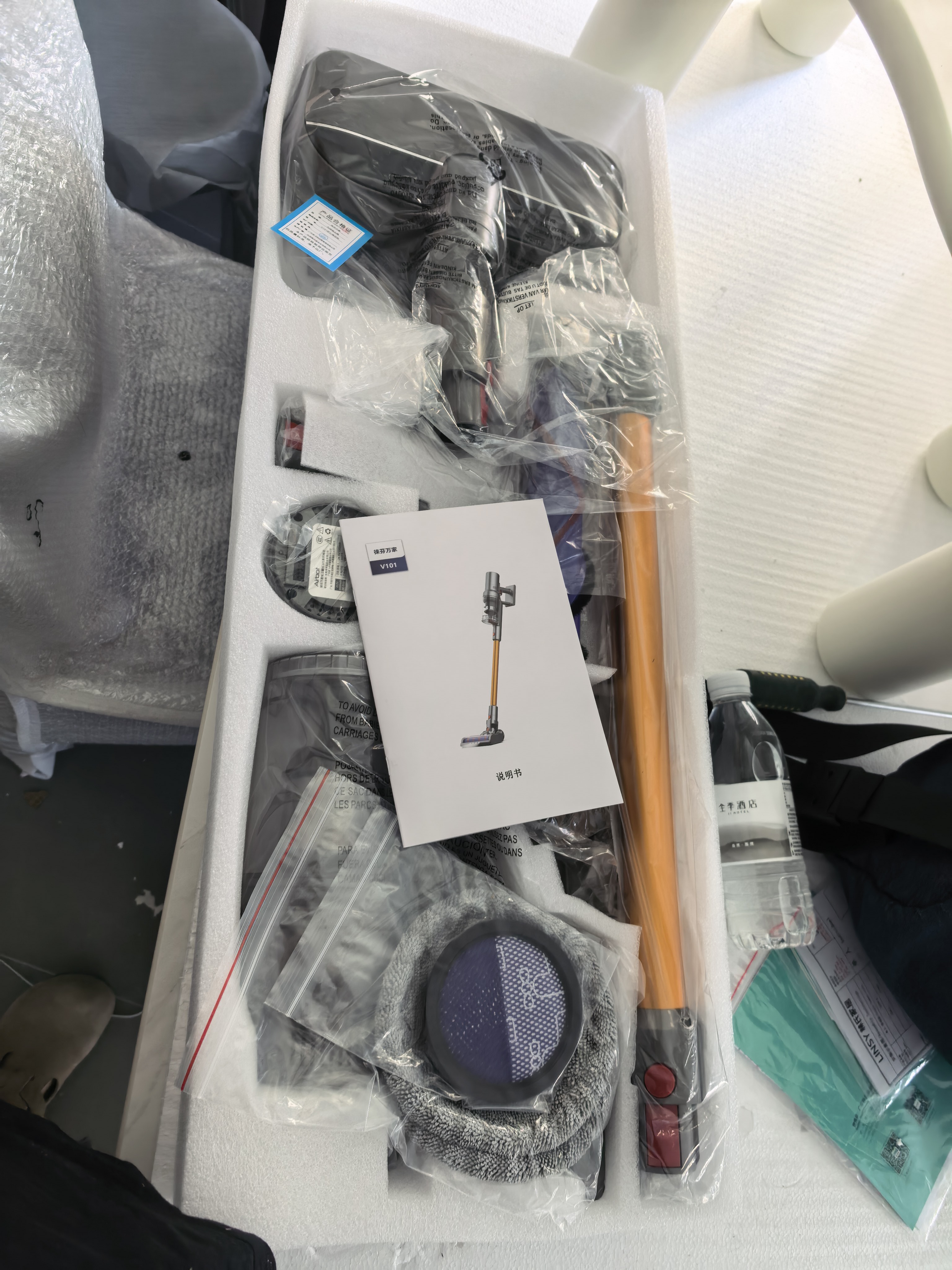 徕芬万家手持无线吸尘器静音大吸力吸尘拖地擦地吸拖一体智能全自动除螨床宝猫狗宠物长续航团建礼物 V101PRO匠心高定版 员工福利公司团建年会最佳礼物 实拍图