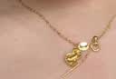 中国黄金（CHINA GOLD）福禄18K金项链女轻奢鱼鳞葫芦吊坠首饰情人节生日礼物送女友老婆 【京速达】18K鱼鳞葫芦吊坠【赠银镀金链】 实拍图