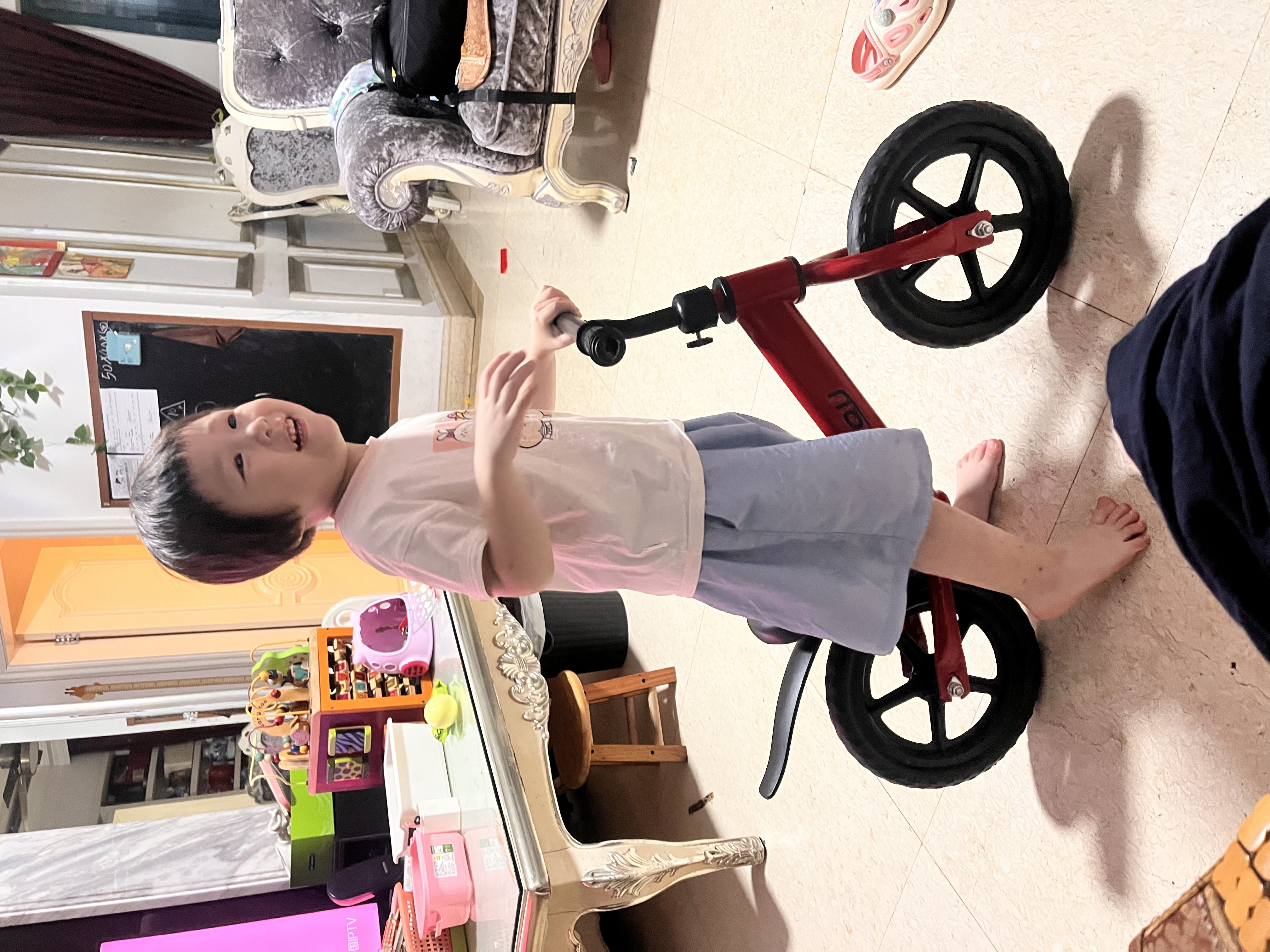 贝趣儿童平衡车1-3-6-12岁宝宝滑步车无脚踏小孩自行车男孩两轮滑行车 发泡轮 12寸 红色 适合身高80-100cm 2-5岁幼儿女孩圣诞节新年礼物 实拍图