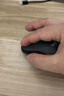 罗技（Logitech）M220 轻音鼠标 无线鼠标 办公鼠标 对称鼠标 带无线微型接收器 灰黑色 实拍图