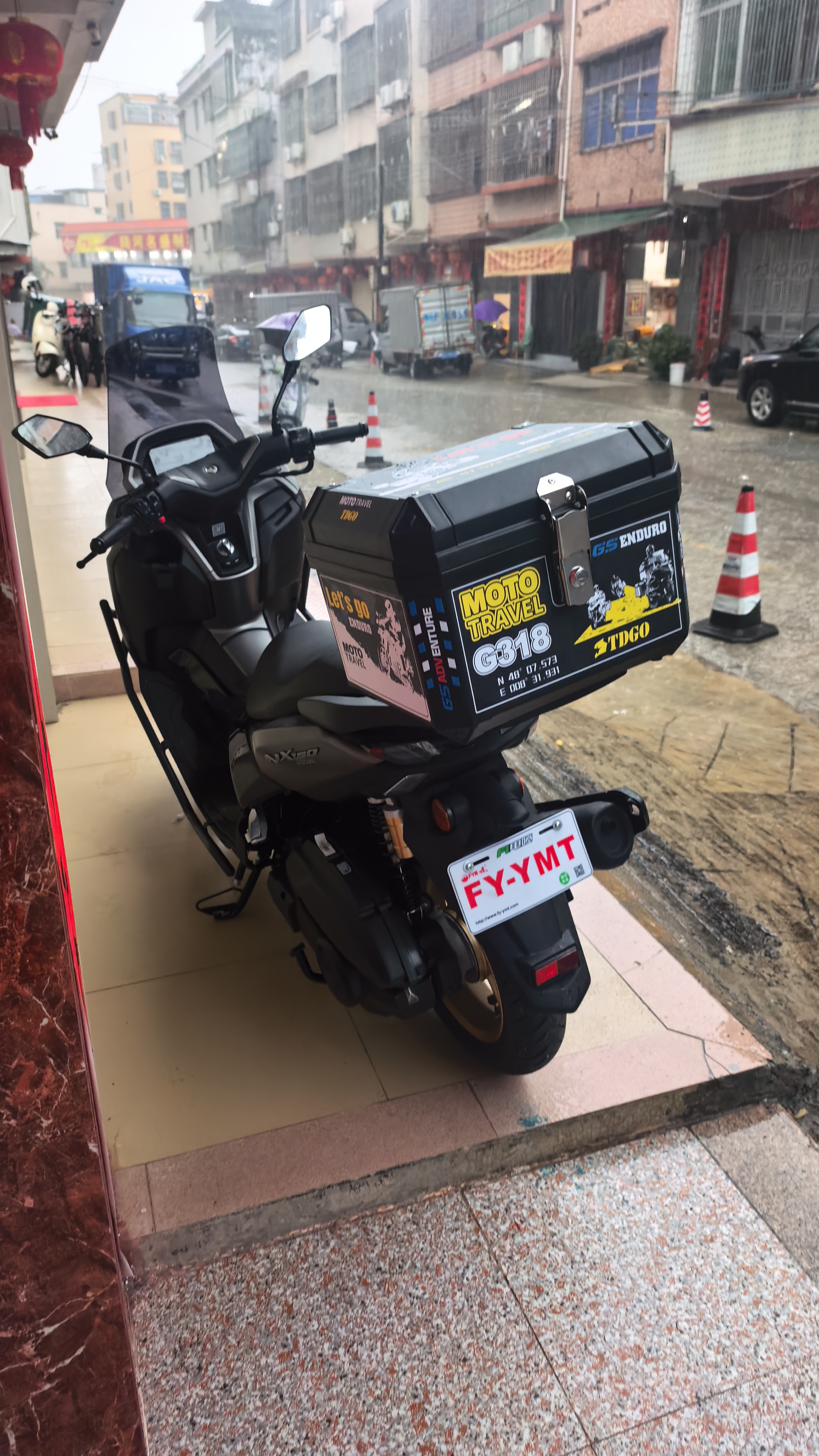 飞鹰26款NX150max版水冷两轮ADV踏板摩托车整车国四电喷可上牌150cc 26款NX150【MAX版】磨砂黑【毫米波雷达】 实拍图
