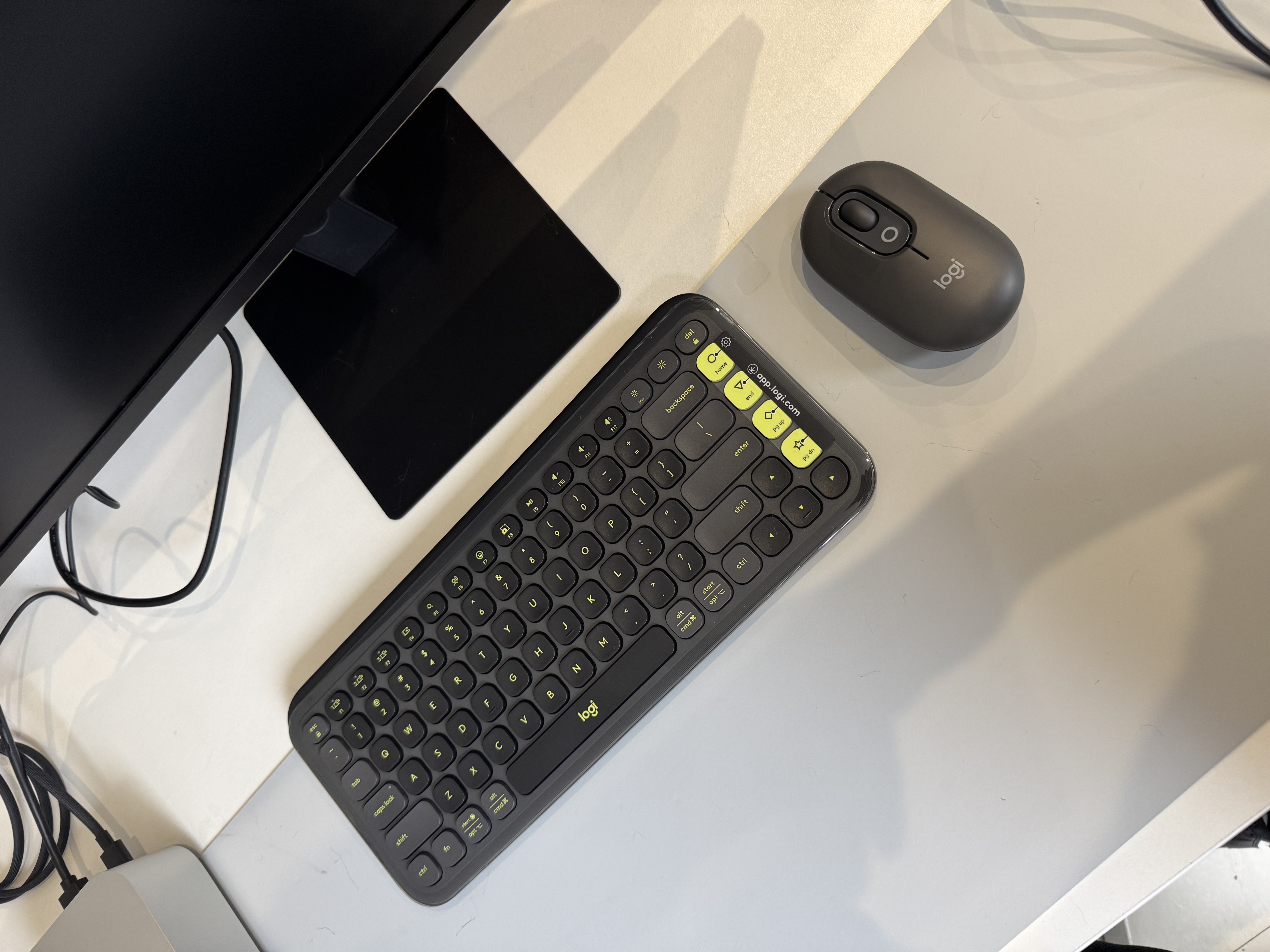 罗技（Logitech）POP ICON KEYS无线蓝牙键盘 AI轻音薄膜电脑办公键盘鼠标套装mac ipad键鼠套装泡泡键盘自定义85键 POP ICON COMBO 黑色 实拍图