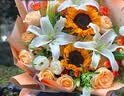 花艺湾鲜花同城配送玫瑰百合花束表白送女友老婆闺蜜生日礼物 9朵香槟6朵白百合1朵向日葵混搭 全国同城配送 留言送花日期 实拍图