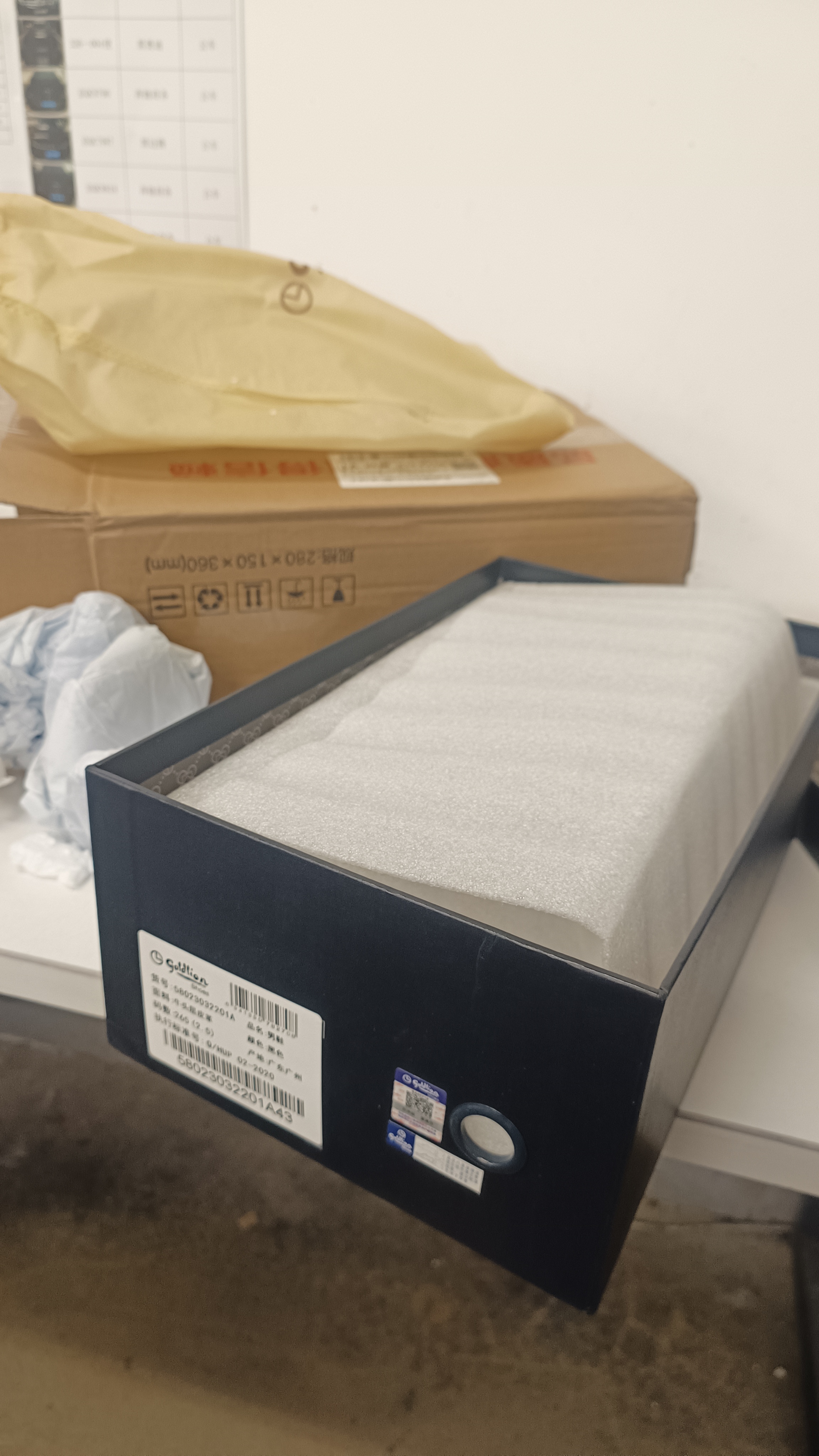金利来（Goldlion）男鞋春夏款商务正装鞋三接头皮鞋牛津鞋宴会西装鞋婚鞋男士皮鞋 黑色 43 实拍图