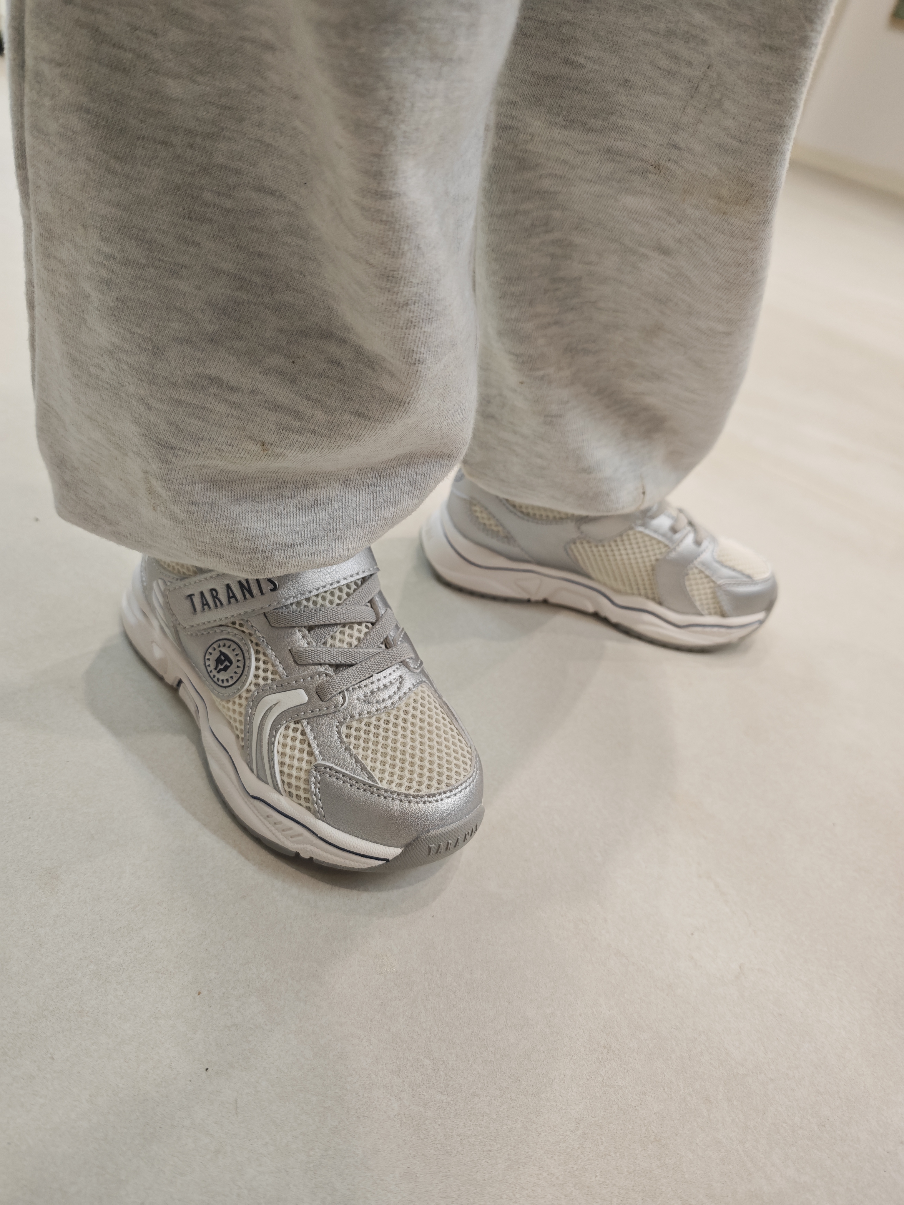 泰兰尼斯初秋季儿童运动鞋百搭男女童轻便防滑老爹鞋 白/银色（单网）  29 实拍图