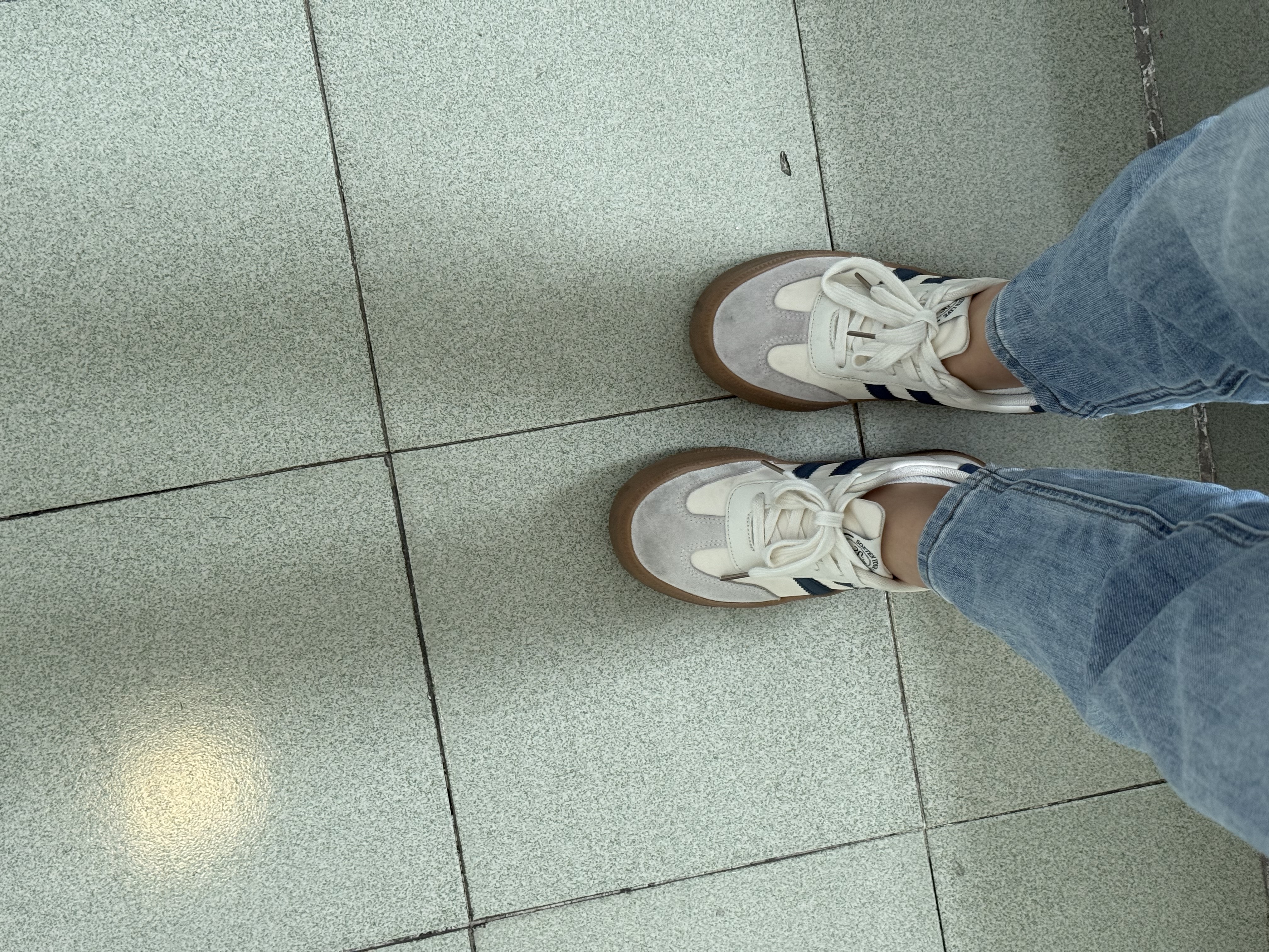 百思图热卖款运动舒适德训鞋厚底女休闲鞋V2506AM5 实拍图