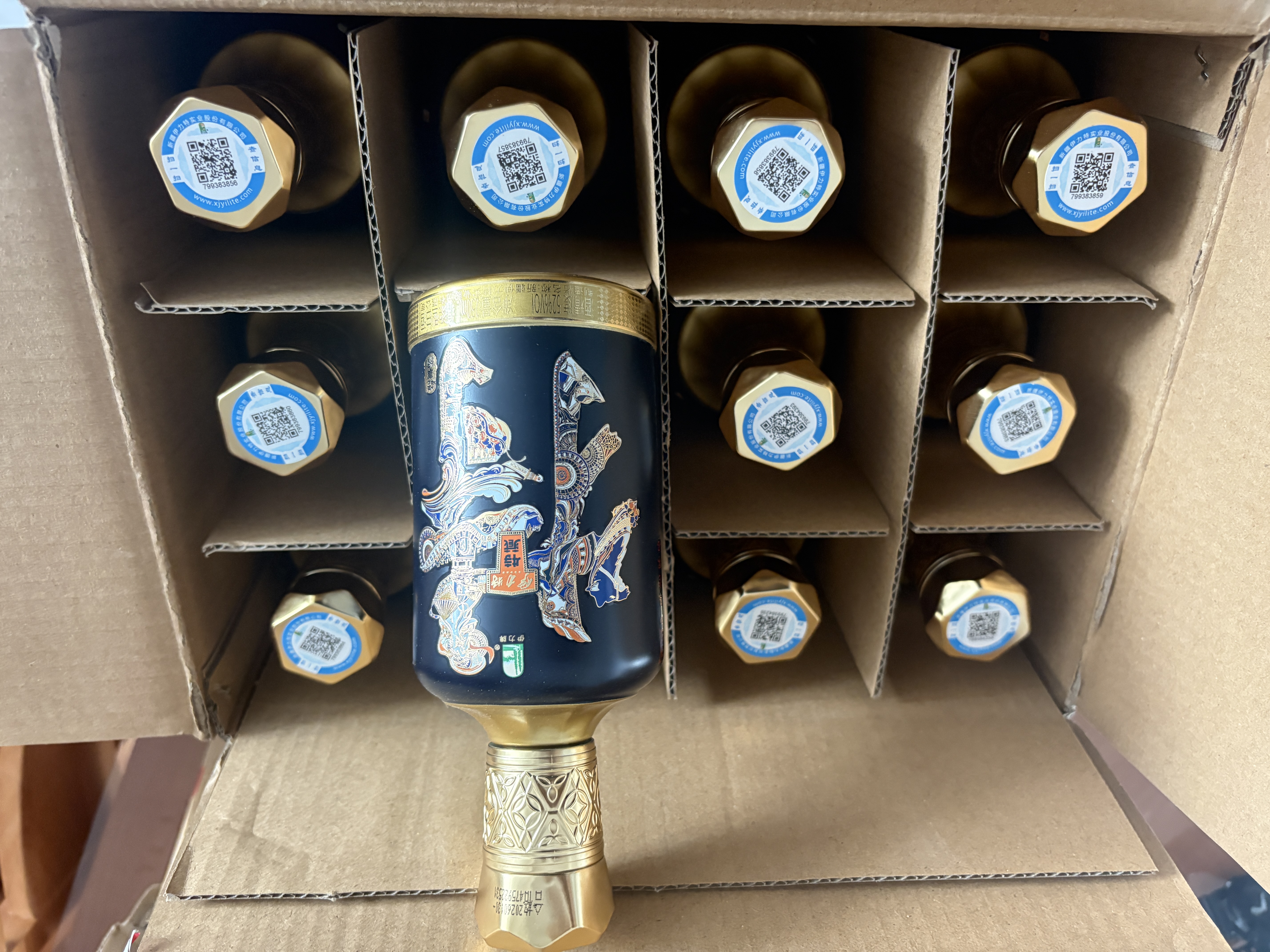 伊力特新疆伊力特52度伊力特藏 轻享（光瓶）版 250ml 绵柔型白酒 52度 250mL 12瓶 整箱装 实拍图