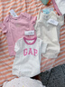 盖璞（GAP）【三件装】婴童2026夏季经典款棉质小熊短袖连体衣爬服687137 实拍图
