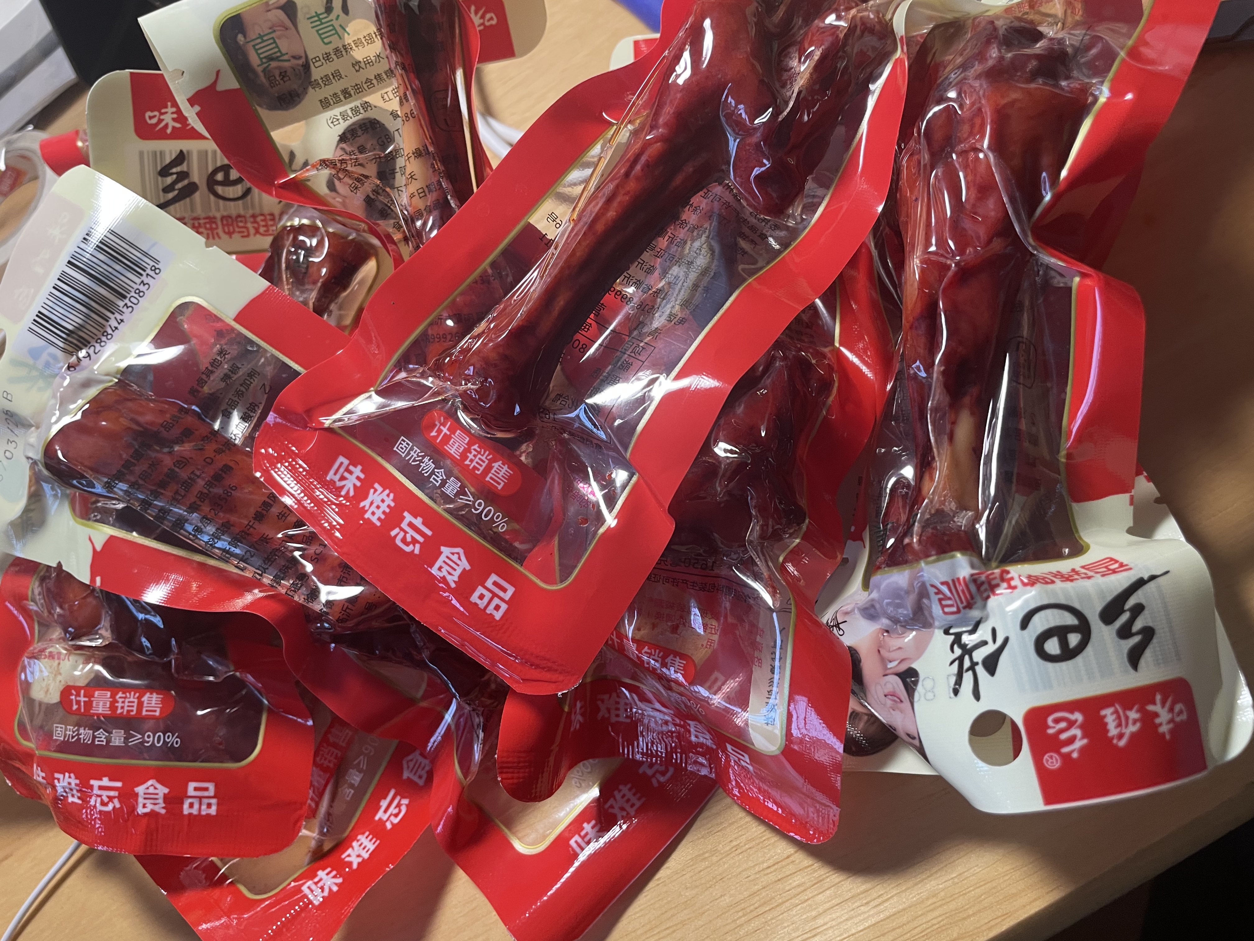 乡巴佬风味小腿王香辣鸭翅根鸭小腿开袋即食零食40g两包装混发 乡巴佬香辣鸭翅根（5根） 实拍图