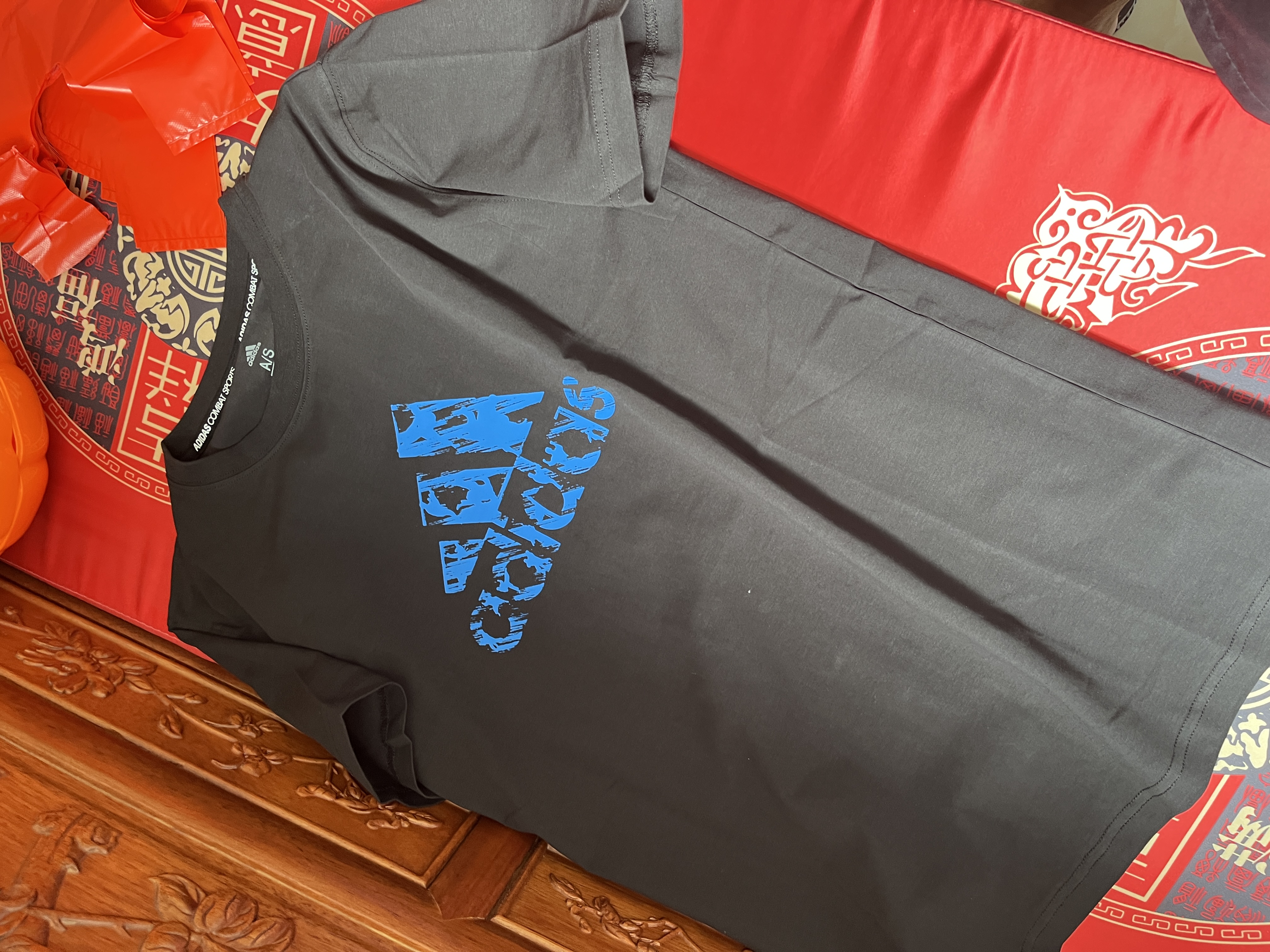 阿迪达斯（adidas）【特价清仓】夏季男女同款短袖男T恤跑步健身运动速干百搭 黑蓝 S 实拍图