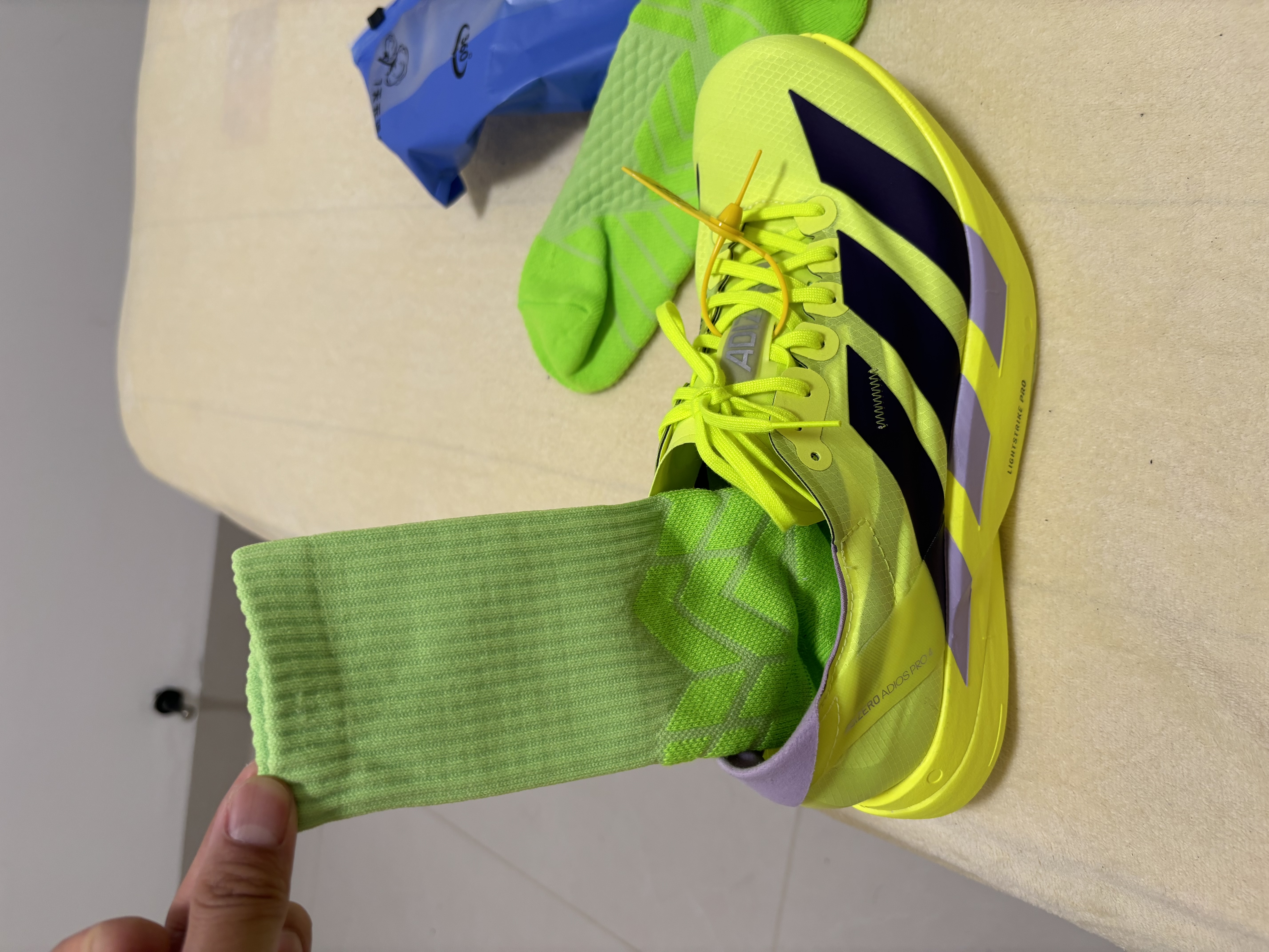 阿迪达斯（adidas）男 跑步系列 ADIZERO ADIOS PRO 4 M 跑步鞋 JP6623 亮黄色 42 实拍图