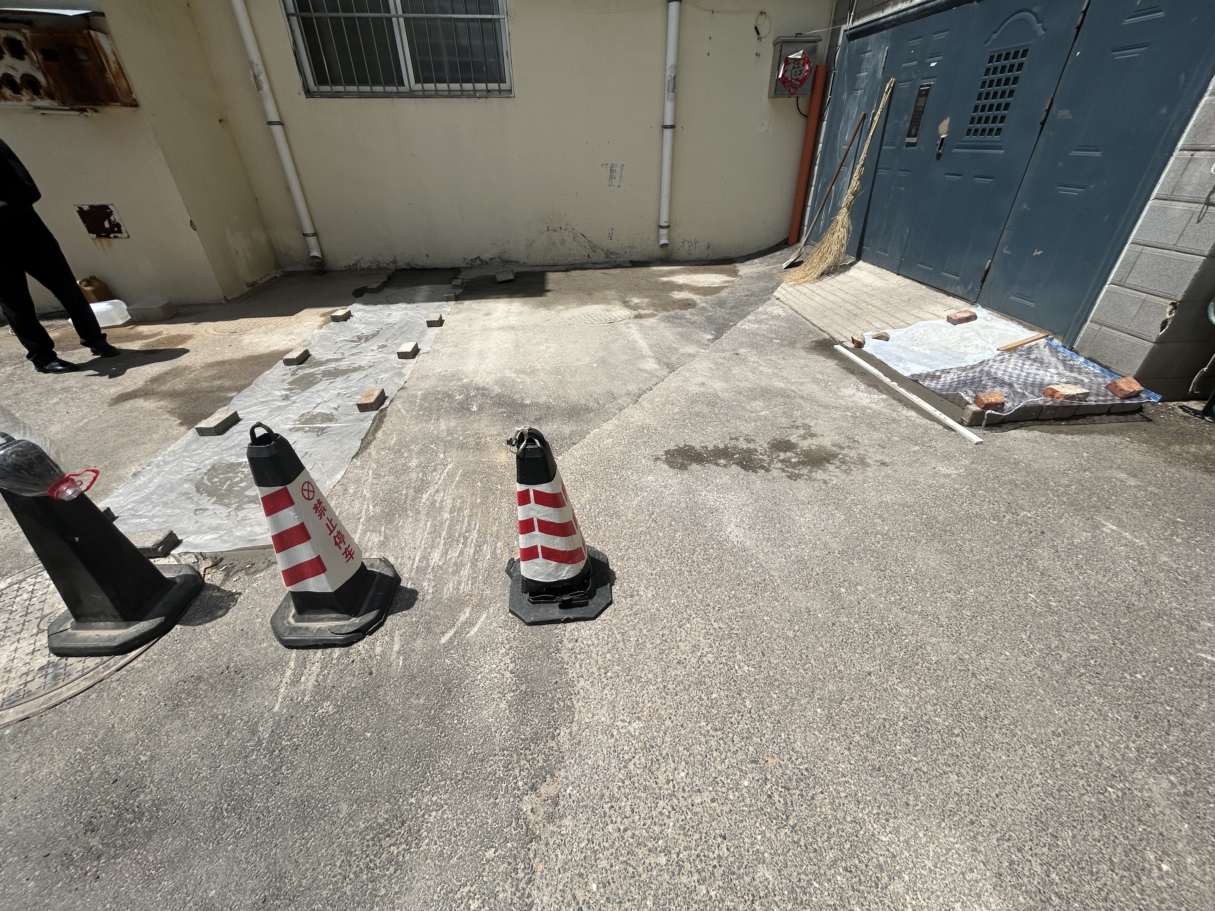 家可美（jiakemei）水泥地面清洗剂院子黑垢青苔油污地板强力去污户外瓷砖石材翻新剂 1500ml 1瓶 水泥地面重污垢克星 实拍图
