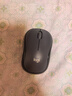 罗技（Logitech）M220 轻音鼠标 无线鼠标 办公鼠标 对称鼠标 带无线微型接收器 灰黑色 实拍图