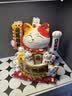 吉猫堂招财猫摆件开业大号自动摇手店铺前台家居客厅装饰发财猫送礼礼品 32CM高【我为财运举大旗】当次日达 【礼盒+坐垫+围脖】电池插电两用 实拍图