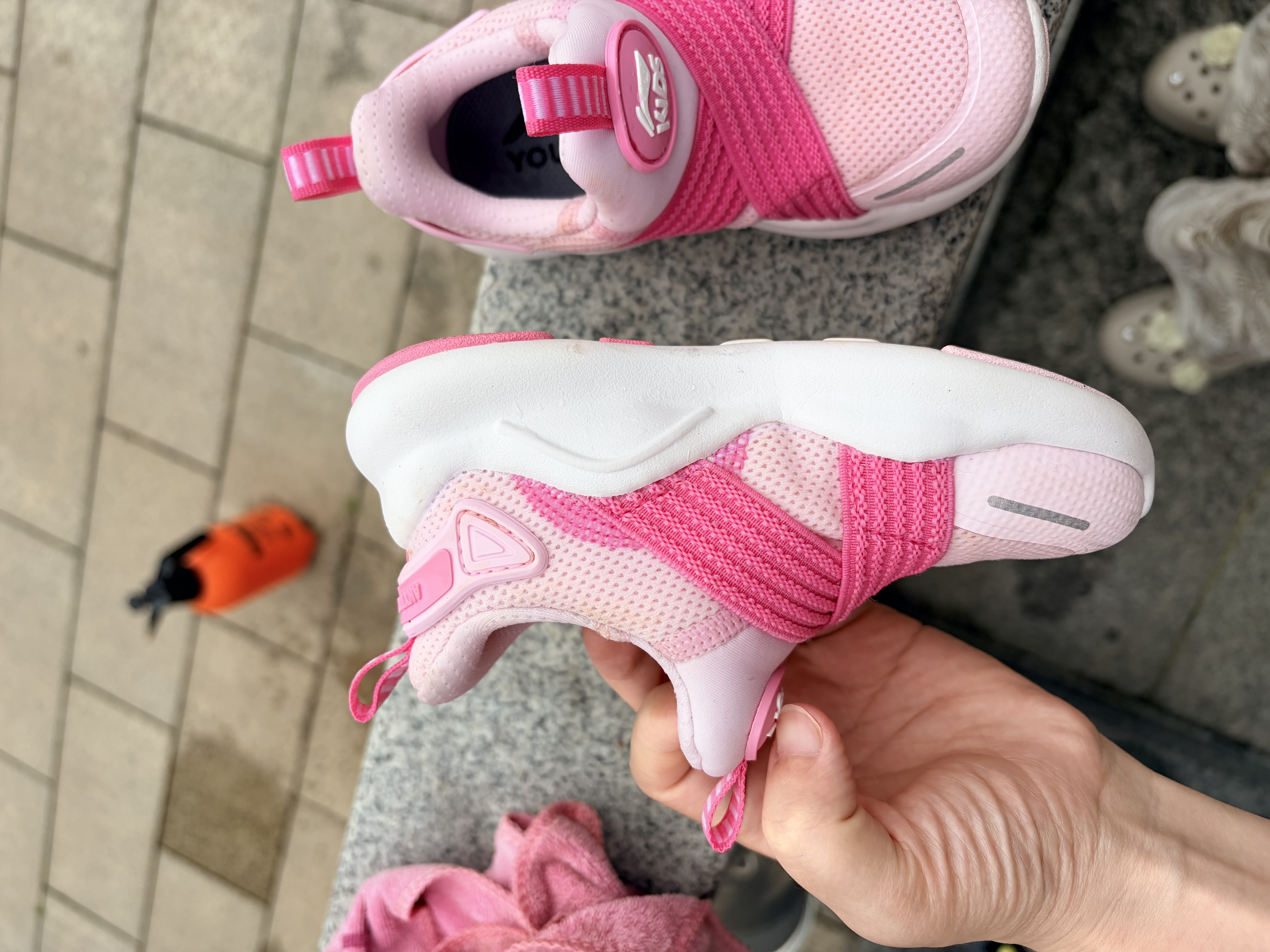 李宁童鞋儿童运动鞋女小童减震回弹轻量舒适一脚蹬休闲鞋25YKNU120-2 实拍图