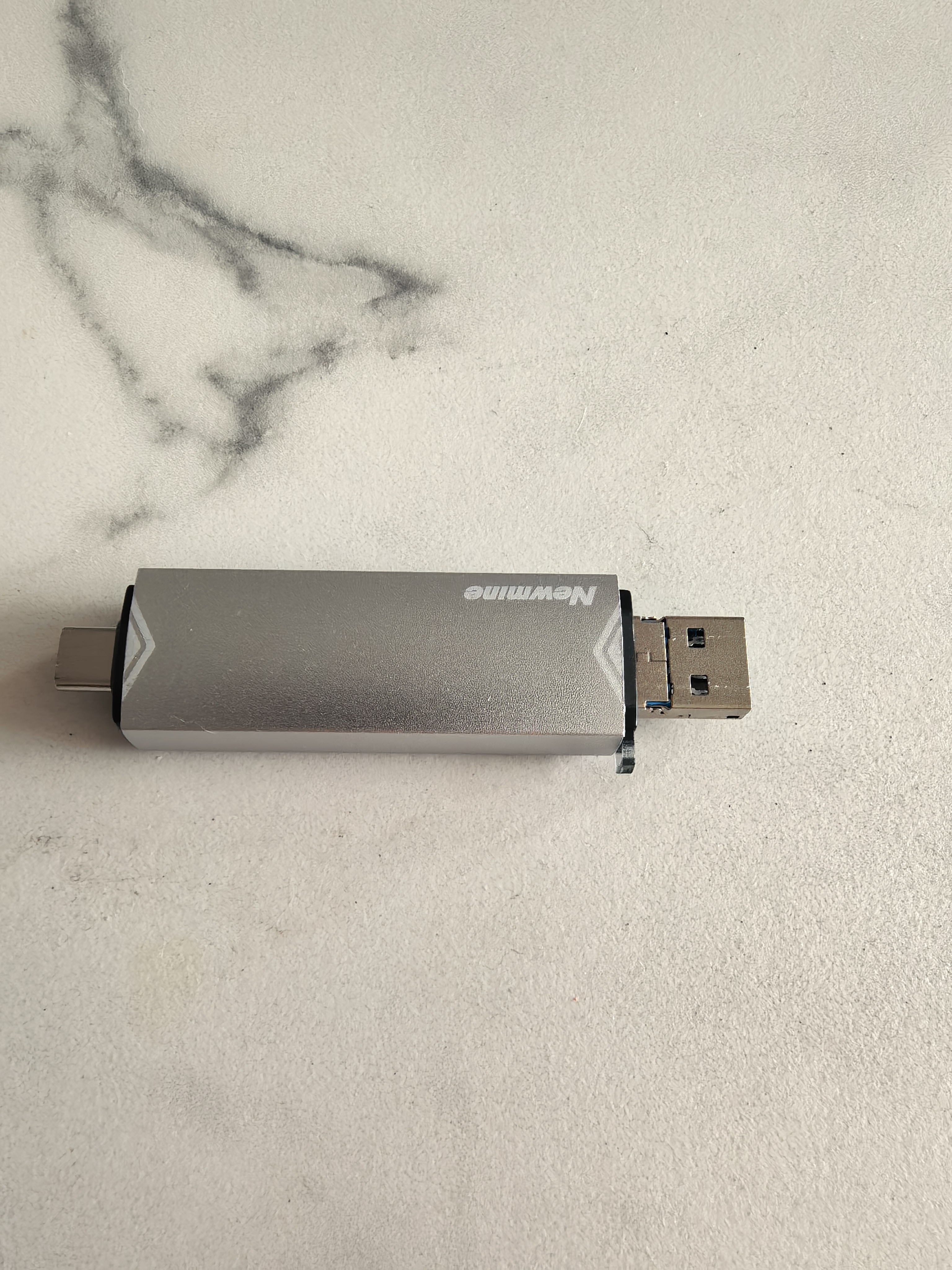 纽曼 DK603多功能扩展坞6合一高速读卡器支持SD/TF行车记录仪存储内存卡USB转接分接器银色 实拍图