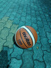 斯伯丁（SPALDING）SPALDING两片皮设计吸湿室内外7号比赛篮球78-020Y 实拍图