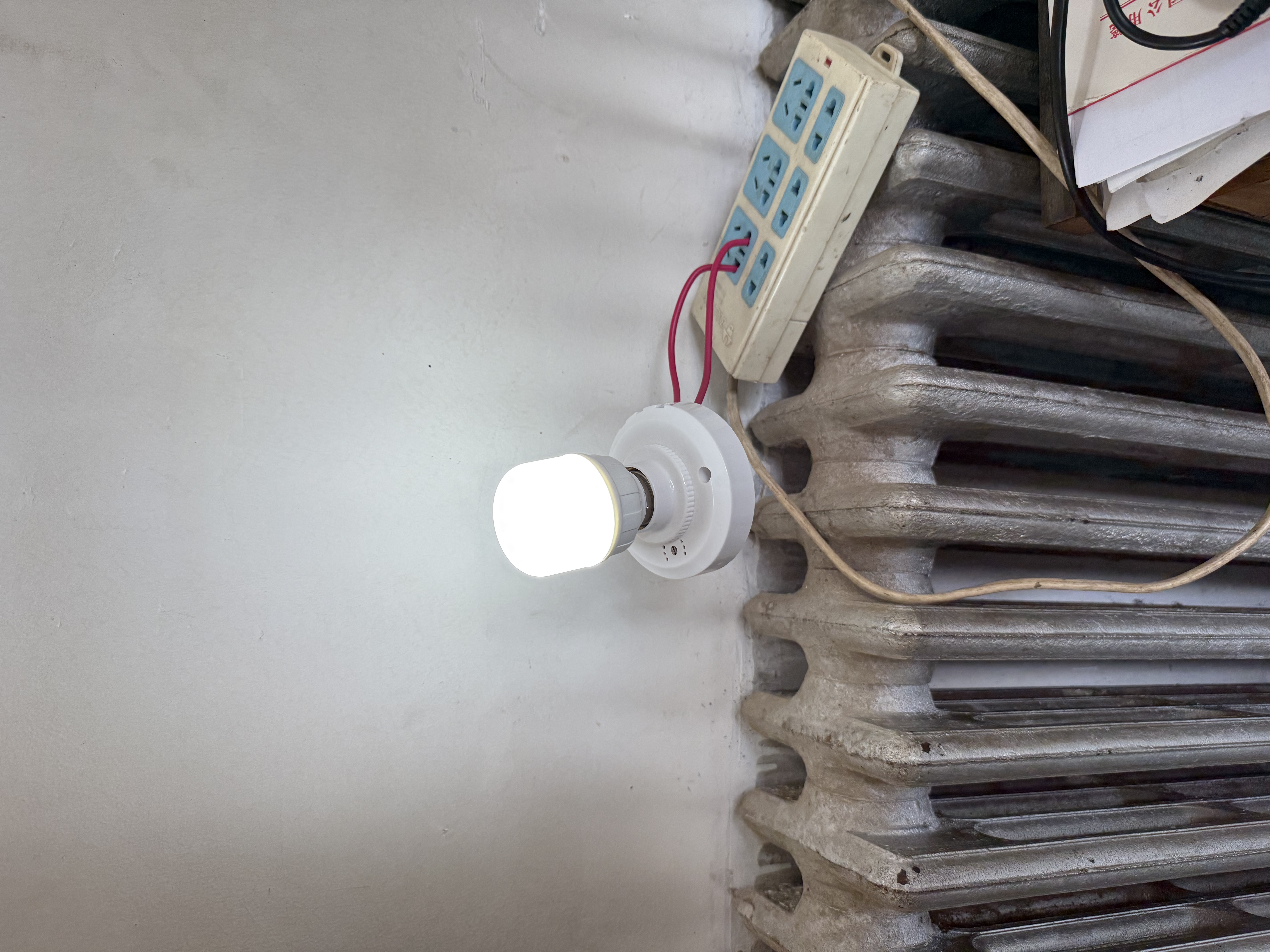 德力西（DELIXI）LED球泡楼道感应节能灯E27螺口灯头声光控灯座(不含灯泡）单只装 实拍图