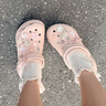 卡骆驰（CROCS）檀健次同款复古小鲸鱼洞洞鞋时尚厚底洞洞鞋花园鞋206302 石英粉-6UR(含智必星) 36 /37(230mm) 实拍图