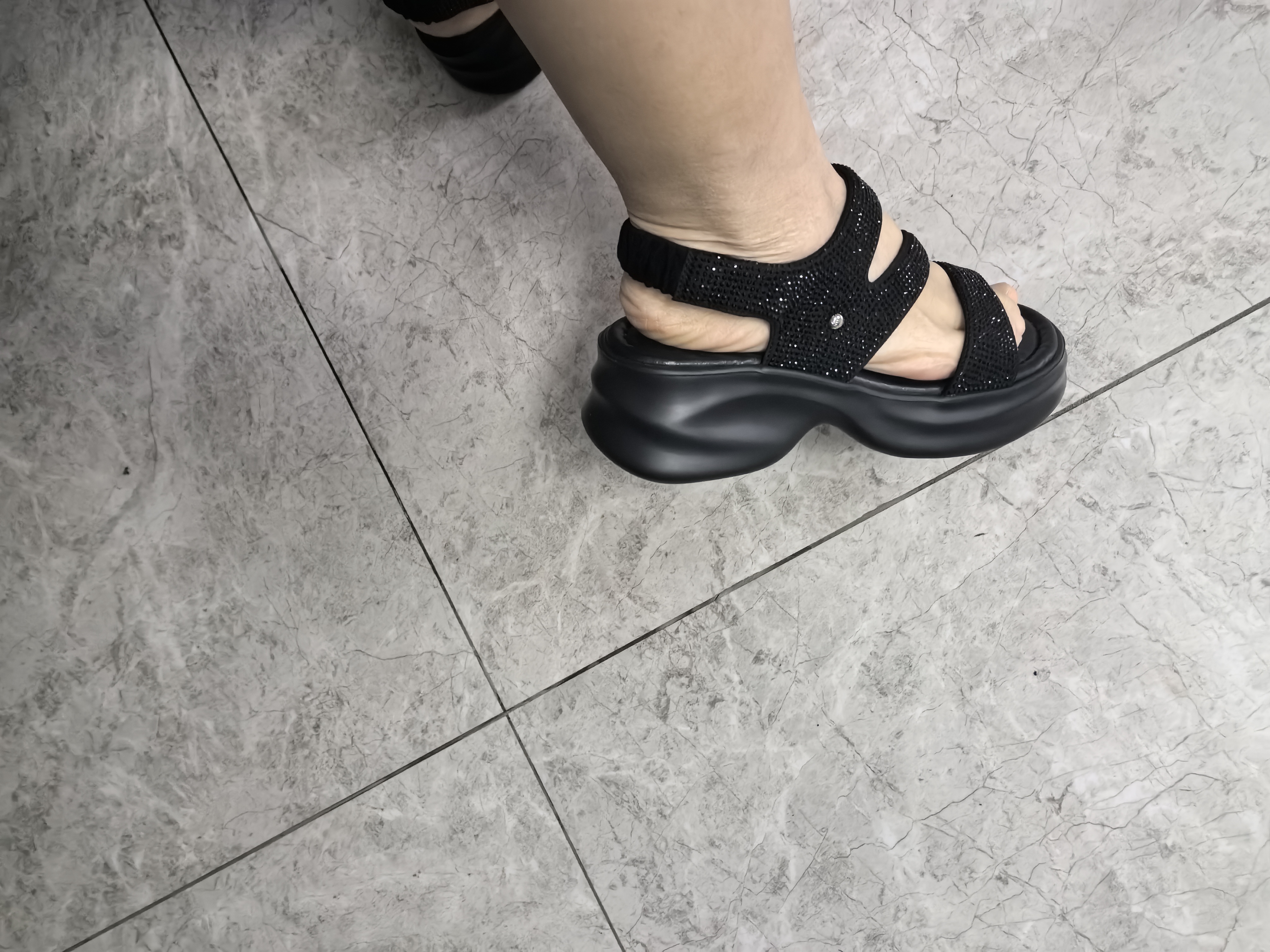 百丽银河闪钻凉鞋女26夏新厚底增高休闲凉鞋JD038BL6 黑色 38 实拍图