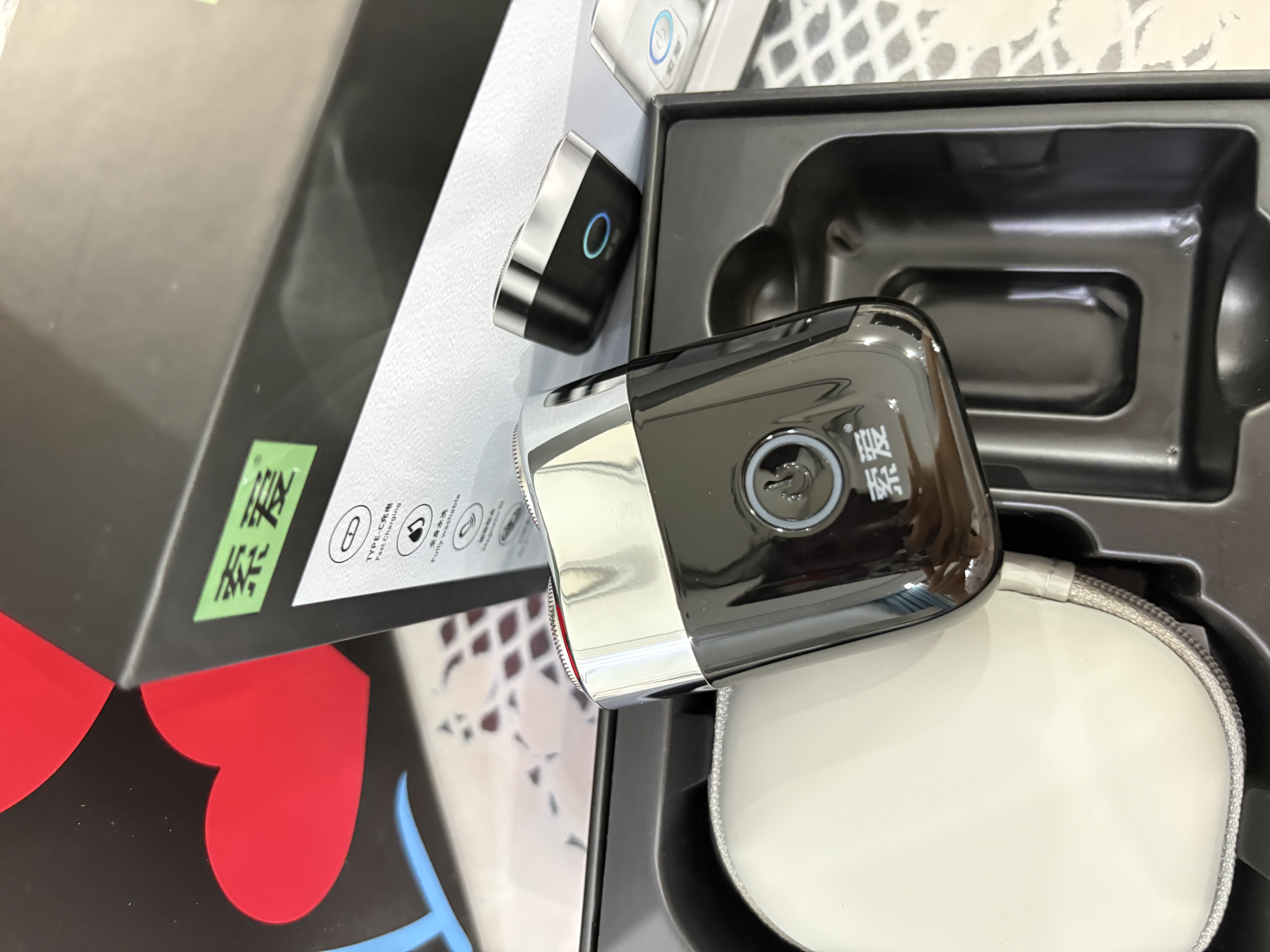 索爱T8电动剃须刀男士2026新款全身水洗电动刮胡刀便携款迷你旋转式剃须刀礼盒装送男友父亲节日礼物】 礼赠倾心【限定礼袋+剃须刀礼盒】月影黑+原装刀头 实拍图