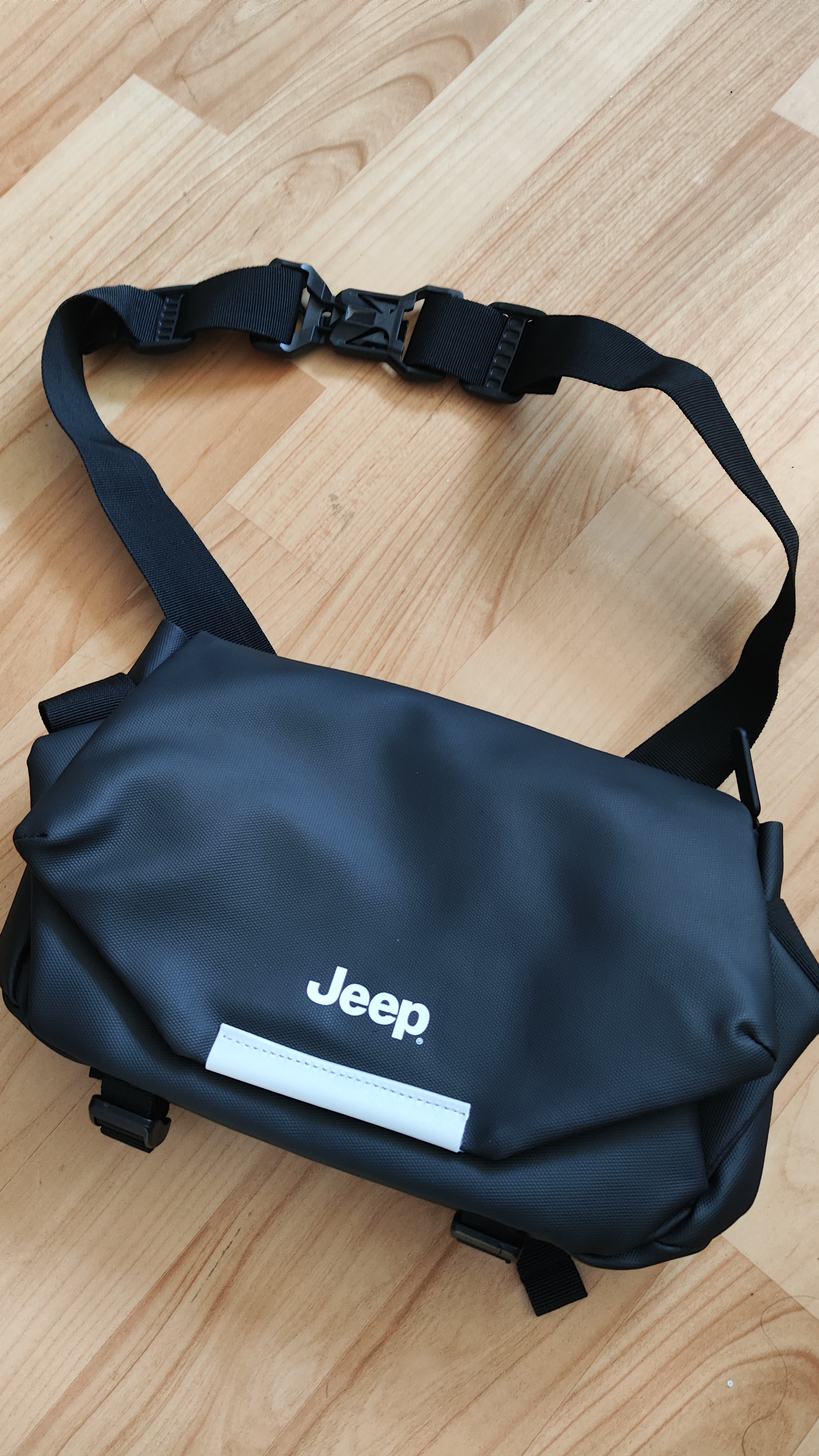 JEEP磁吸扣斜挎包男机能胸包大容量通勤上班骑行挎包运动单肩包邮差包 实拍图