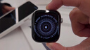 【京东健康关爱版】Apple/苹果Watch S11 蜂窝款46毫米玫瑰金色铝金属表壳淡桃粉色运动型表带M/L 实拍图