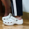 卡骆驰（CROCS）【预售】白鹿同款经典云朵洞洞鞋时尚百搭女鞋花园鞋|206750 白色-100(含智必星)【预售】 38 (240mm) 实拍图