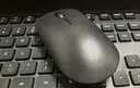 罗技（Logitech）M185鼠标 无线鼠标 办公鼠标 对称鼠标 黑色灰边 带无线2.4G接收器 实拍图