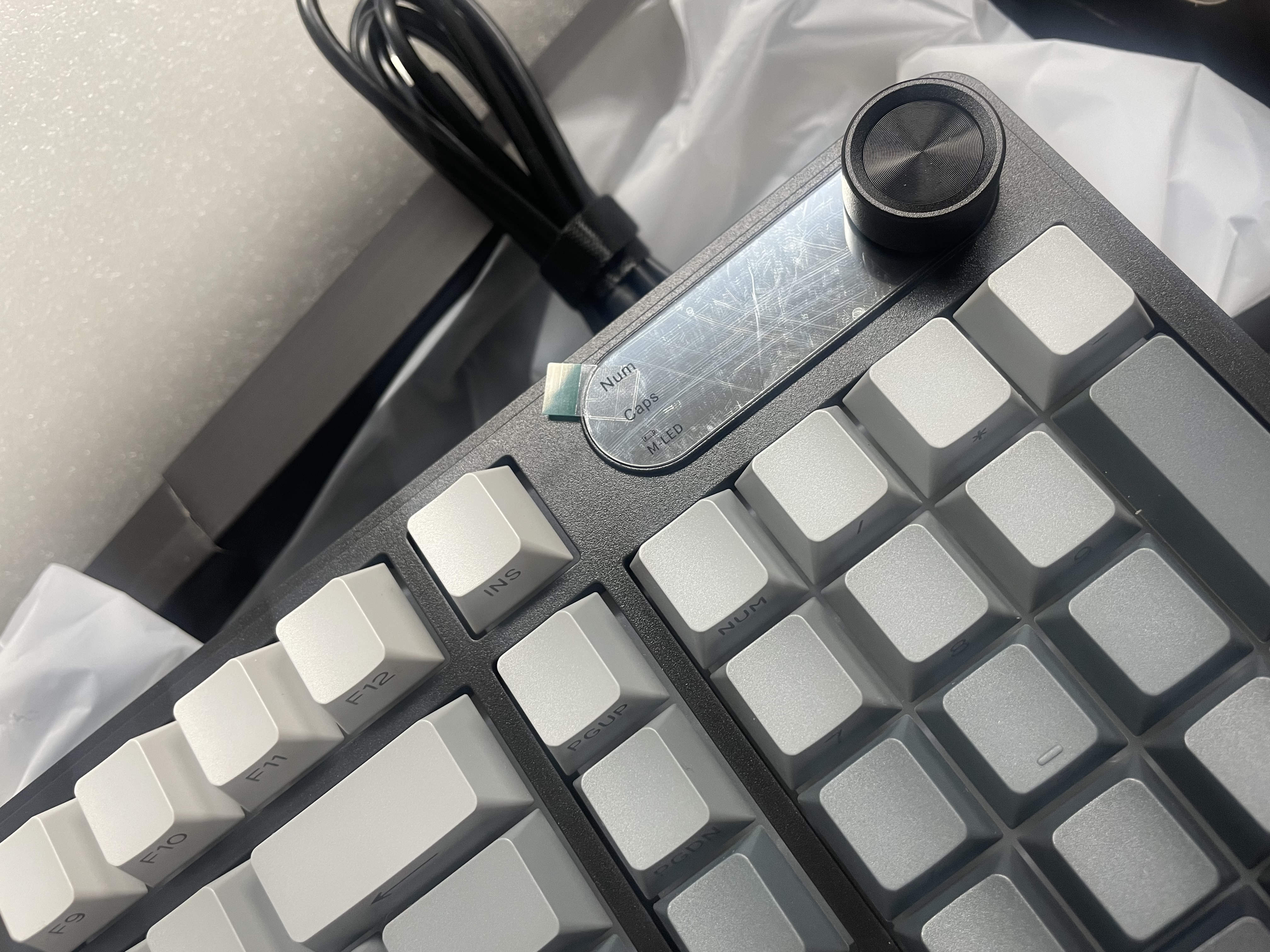 前行者V102Ultra无线键盘蓝牙有线三模带屏幕机械手感静音办公薄膜键盘99键侧刻电脑笔记本平板iPad通用 实拍图