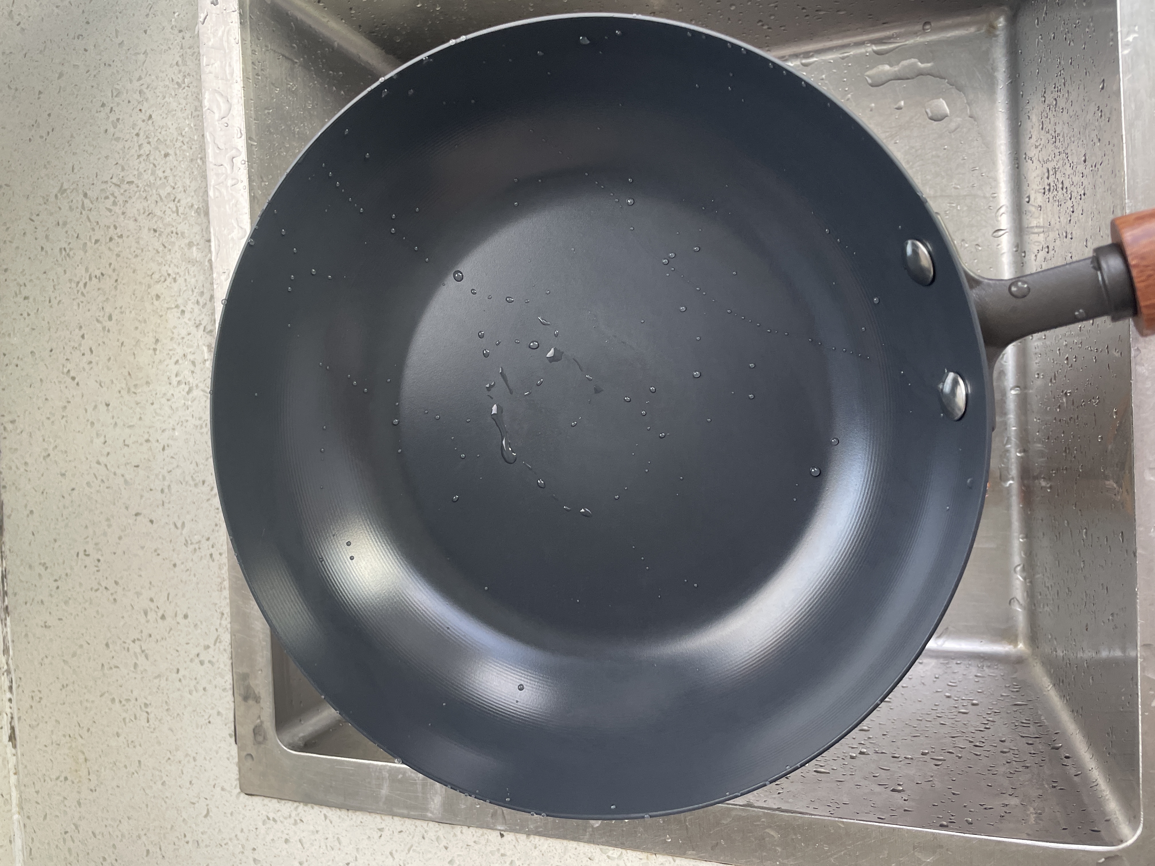 炊大皇平底锅无化学涂层家用煎饼牛排不粘锅电磁炉小铁锅极铁煎锅24cm 实拍图